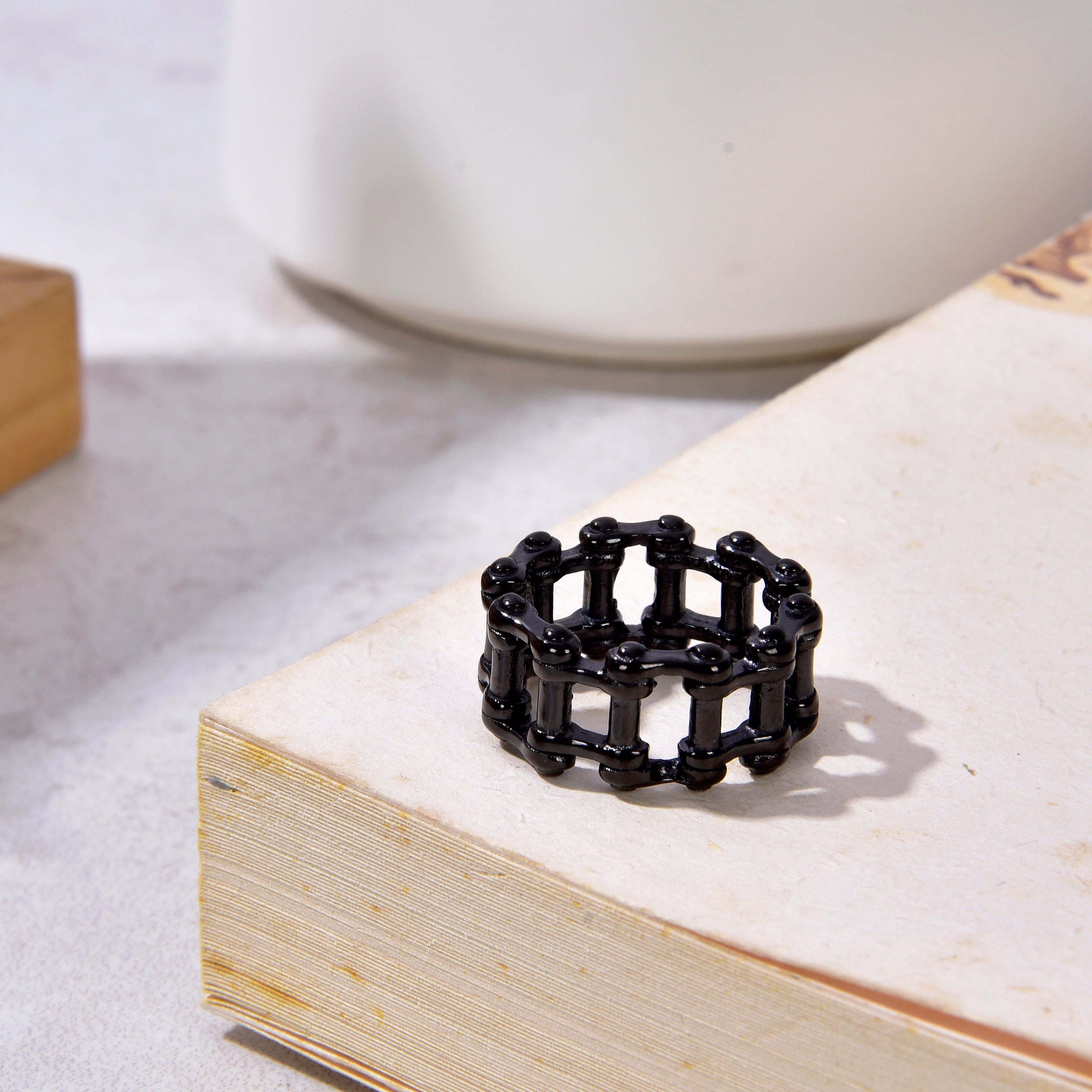 Kalifano Steel Hearts Jewelry Black Bike Chain Steel Hearts Ring
