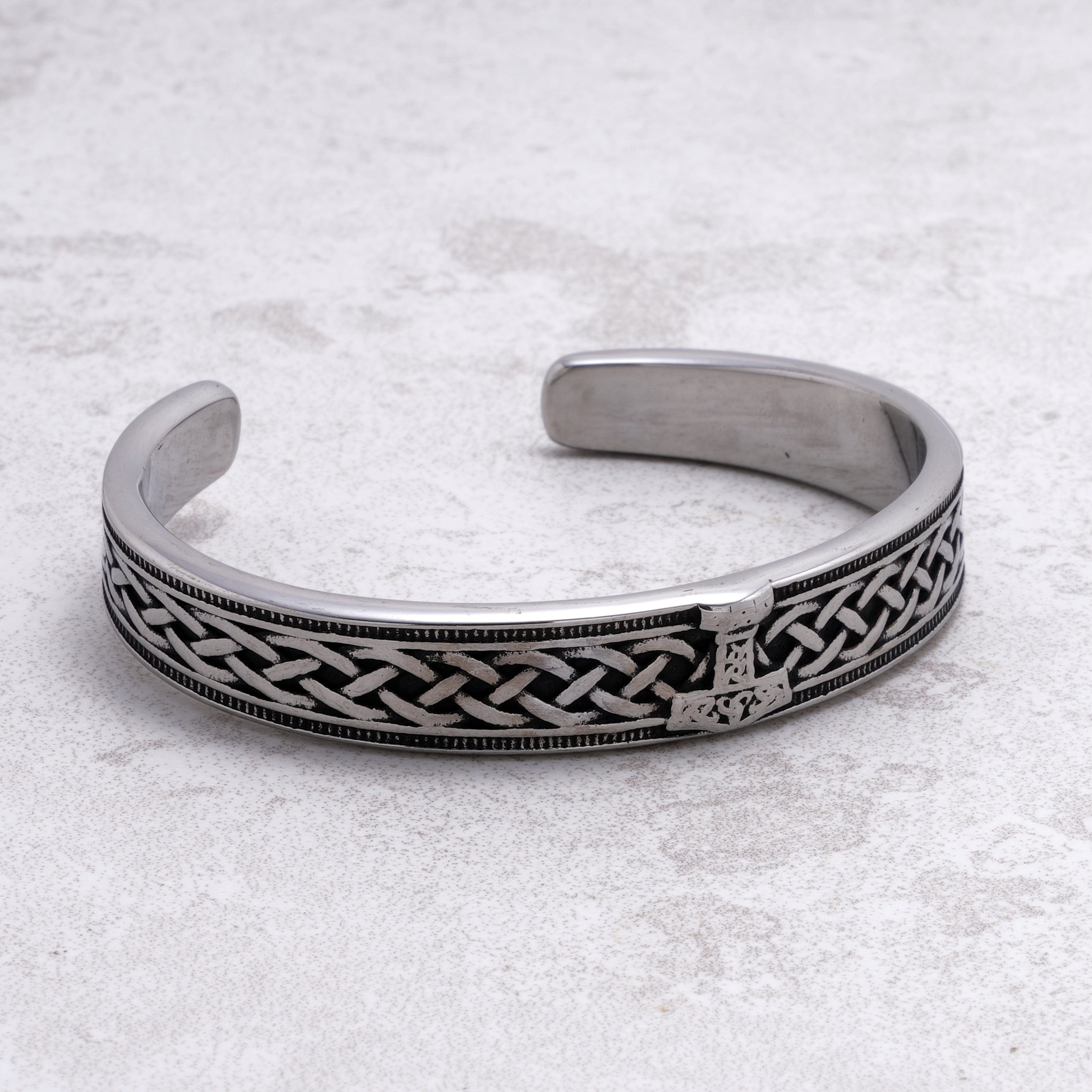 Kalifano Steel Hearts Jewelry Cross Twist Steel Hearts Cuff SHC006-S
