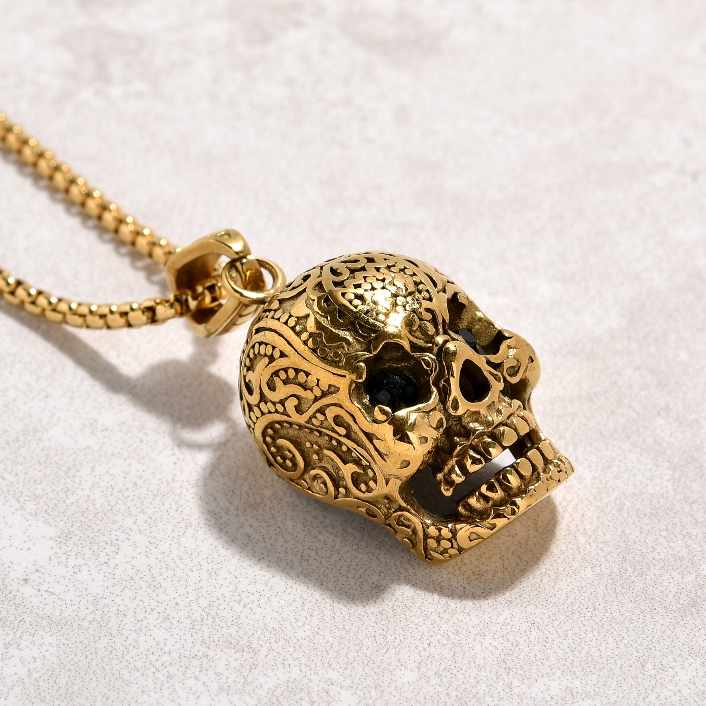 Kalifano Steel Hearts Jewelry Gold Skull Steel Hearts Necklace SHN527-G-E