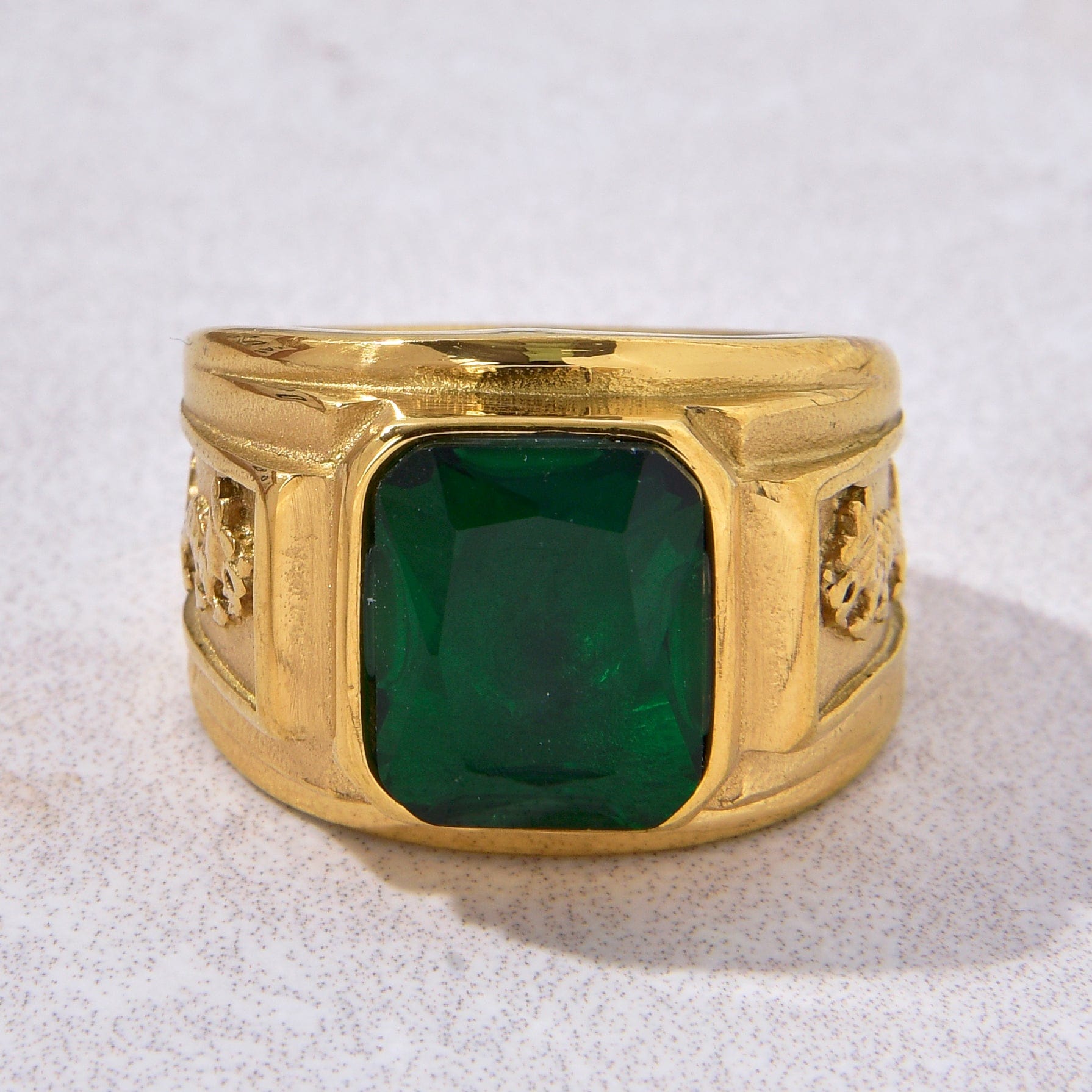 Kalifano Steel Hearts Jewelry Gold Viking Dragon syn Emerald Steel Hearts Ring