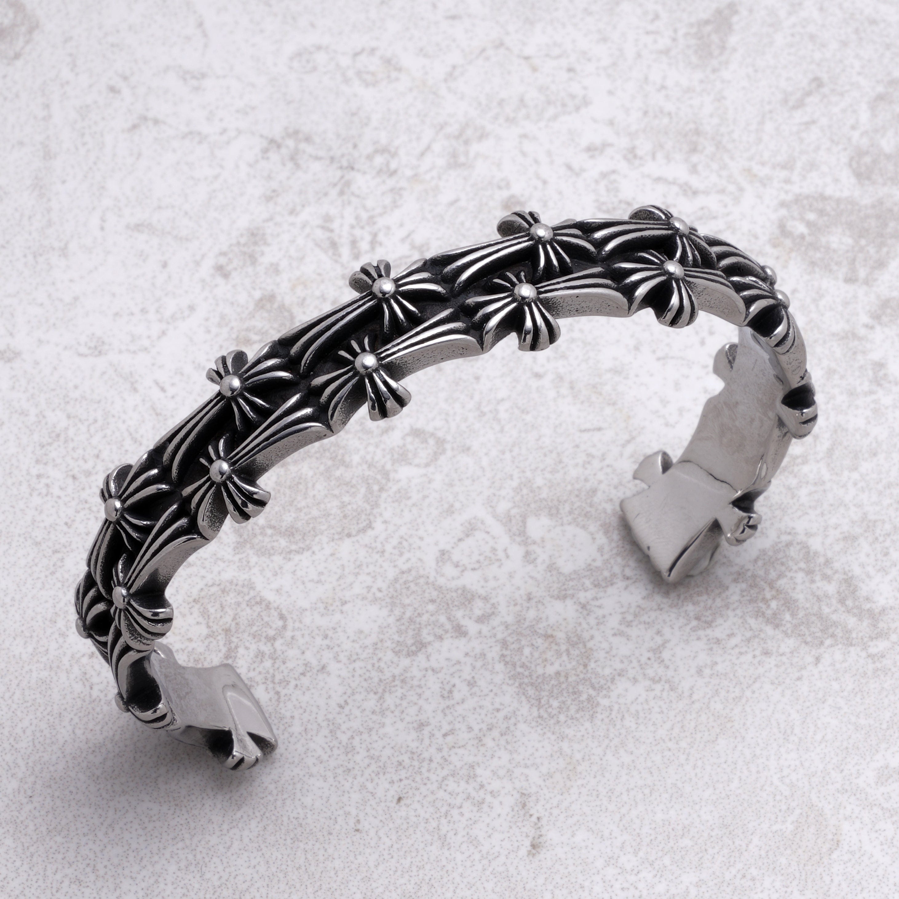 Kalifano Steel Hearts Jewelry Grave Mind Steel Hearts Cuff SHC012-S