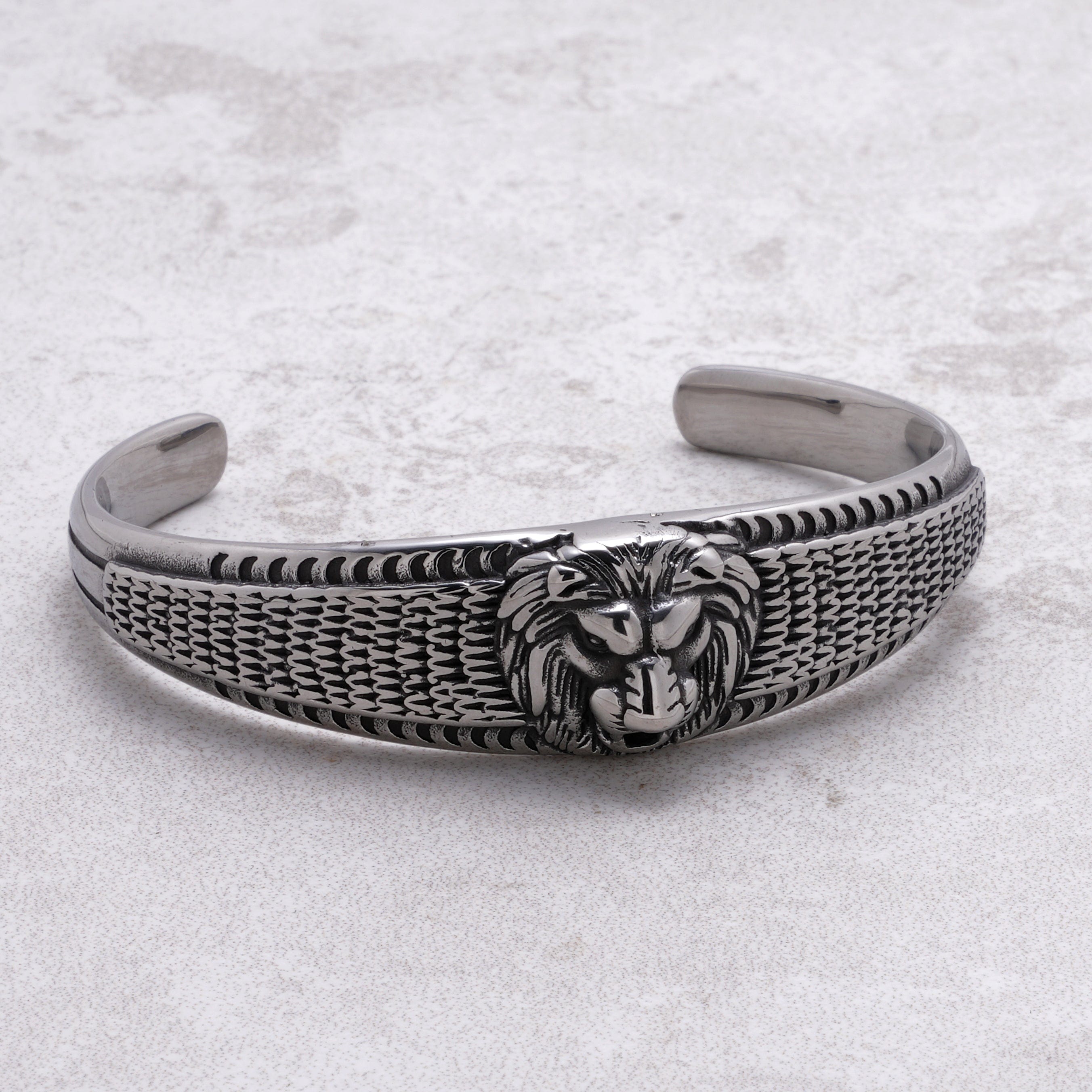 Kalifano Steel Hearts Jewelry Lions Head Steel Heart Cuff SHC010-S