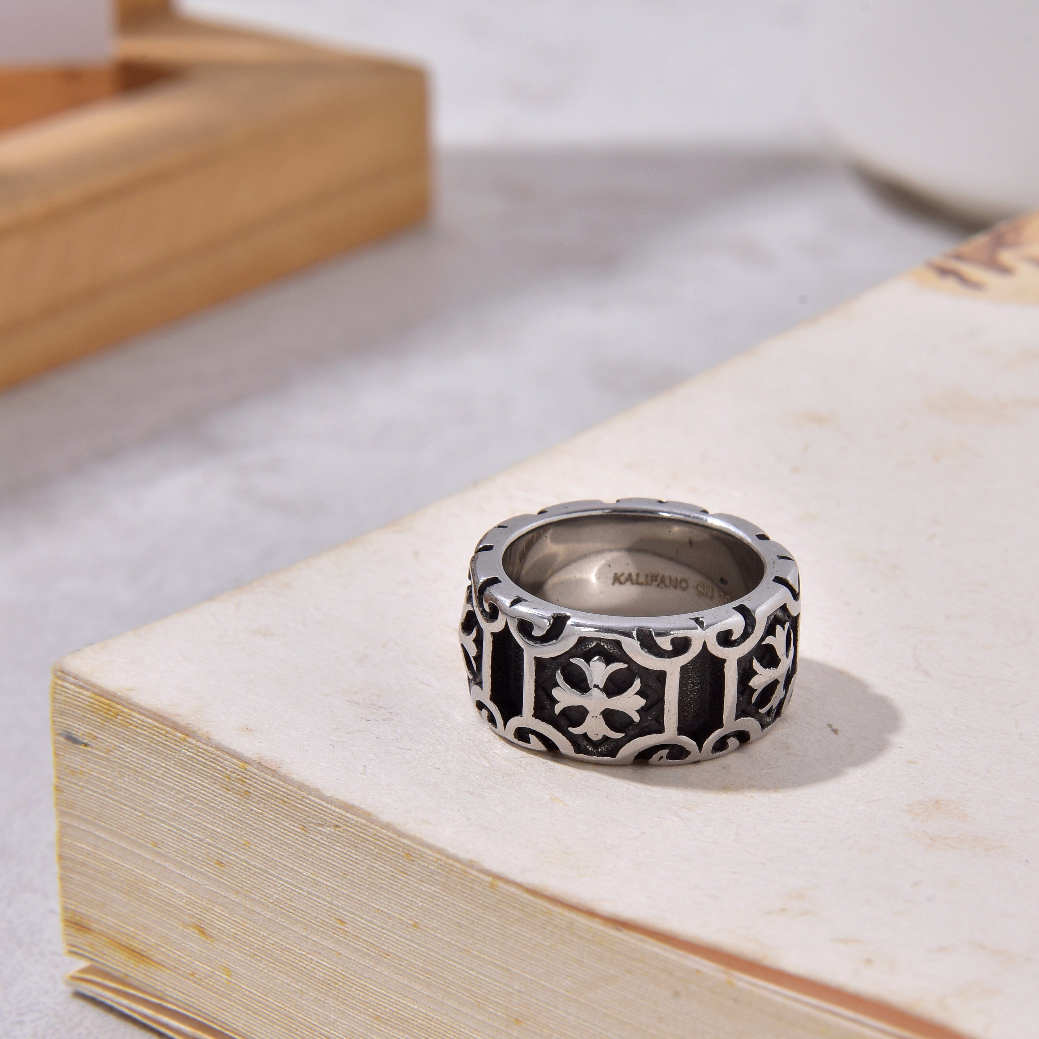 Kalifano Steel Hearts Jewelry Silver Flower Steel Hearts Ring