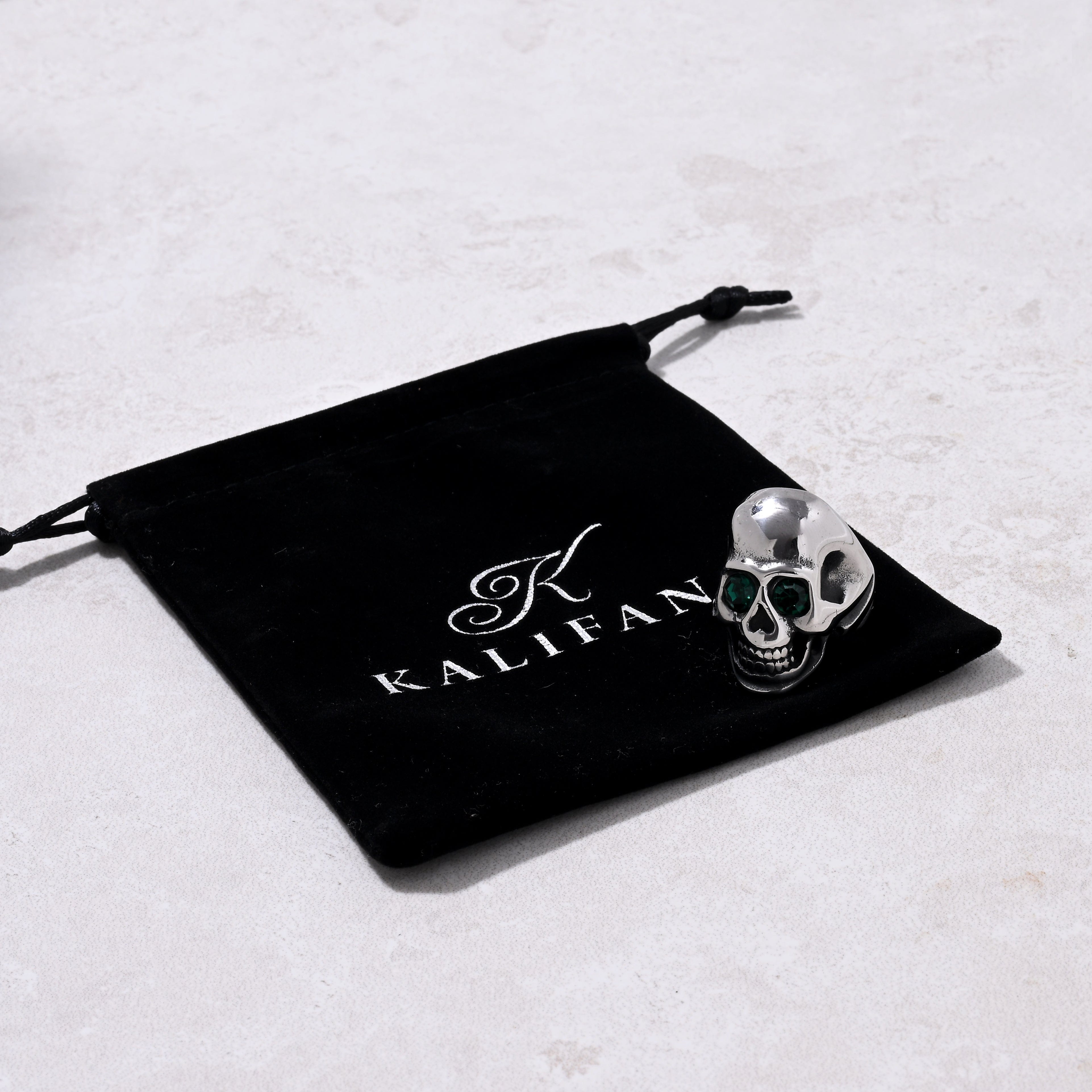 Kalifano Steel Hearts Jewelry Silver Punk Skull Emerald Glass Ring