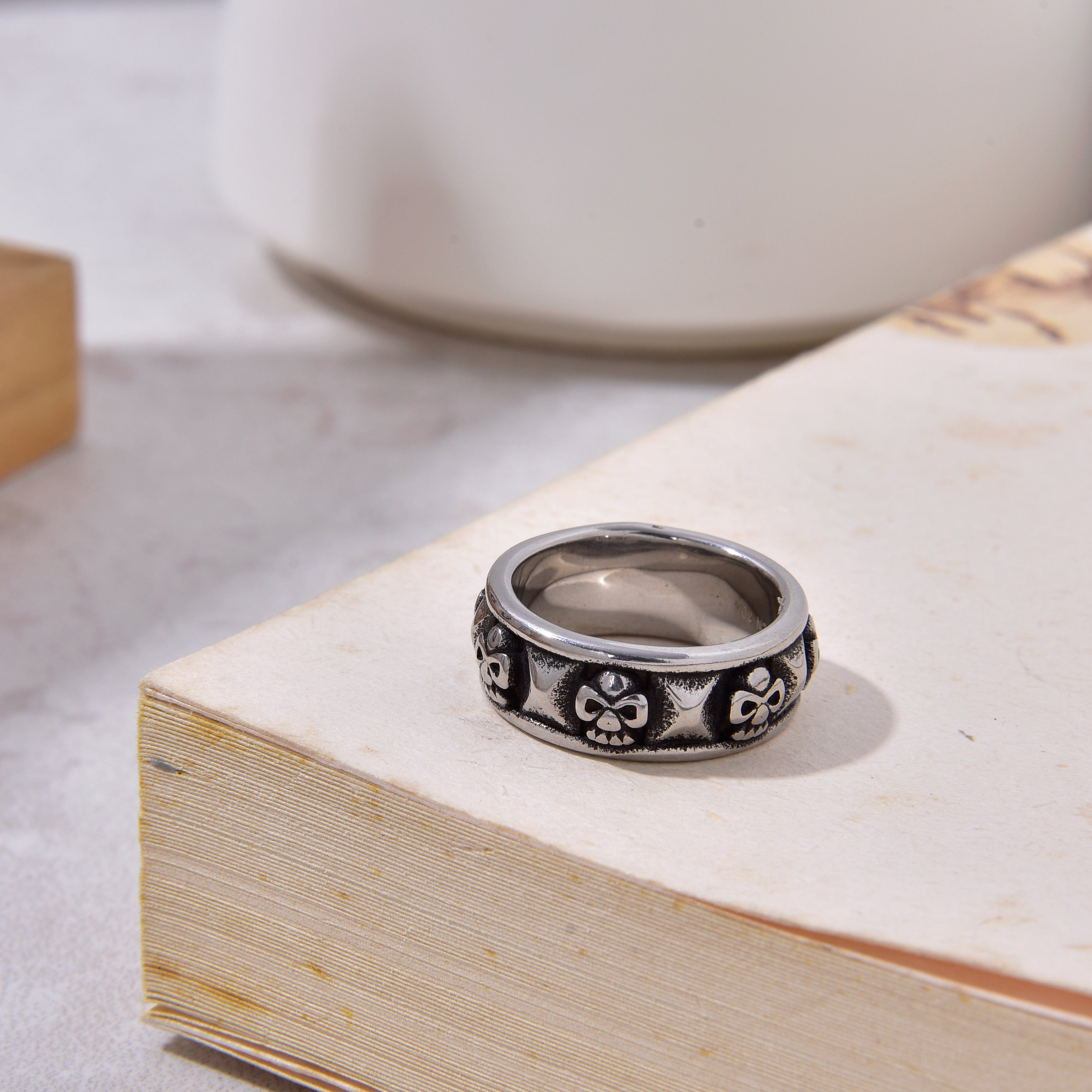 Kalifano Steel Hearts Jewelry Silver Punk Skull Steel Hearts Ring