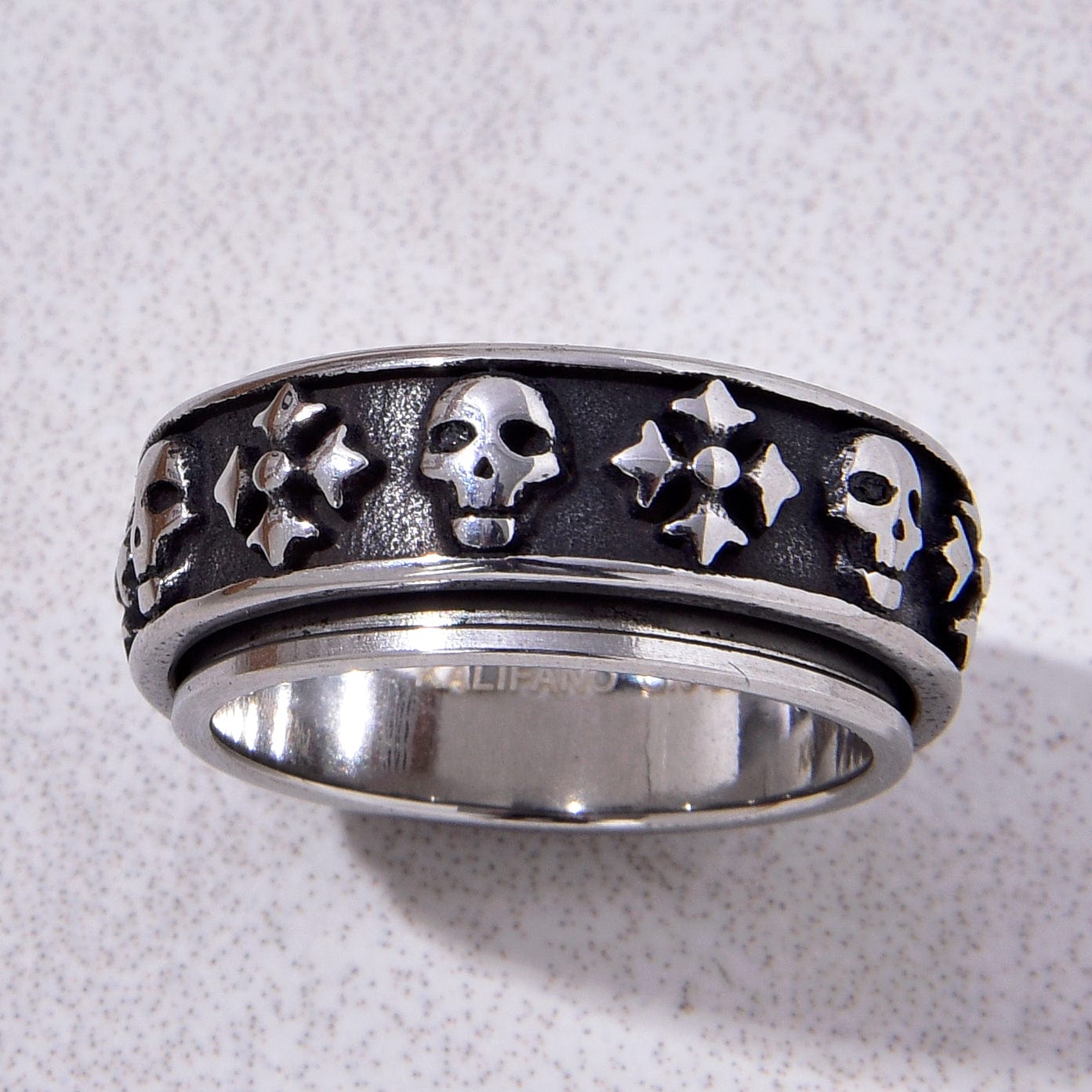 Kalifano Steel Hearts Jewelry Silver Rotatable Skull and Cross Steel Hearts Ring