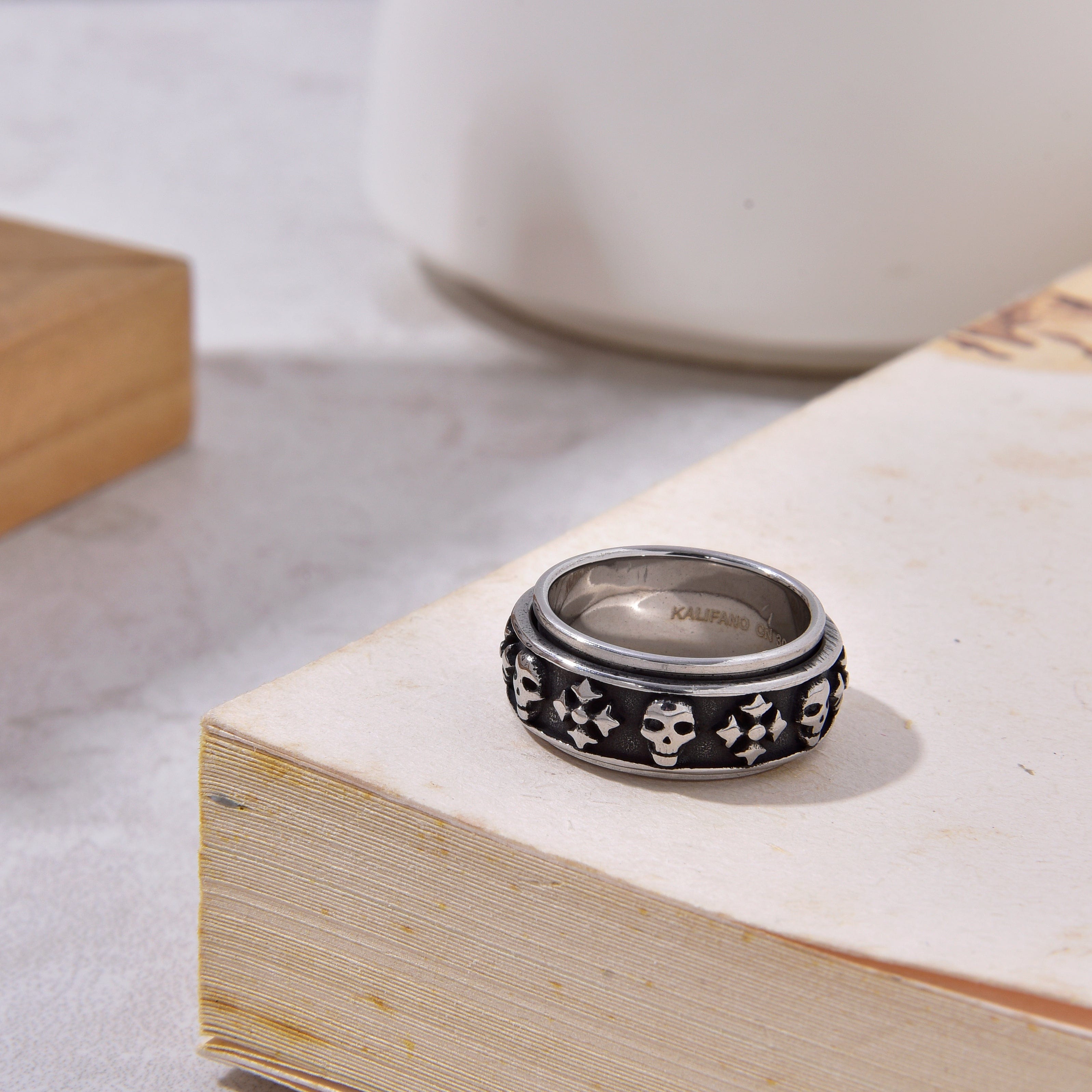 Kalifano Steel Hearts Jewelry Silver Rotatable Skull and Cross Steel Hearts Ring