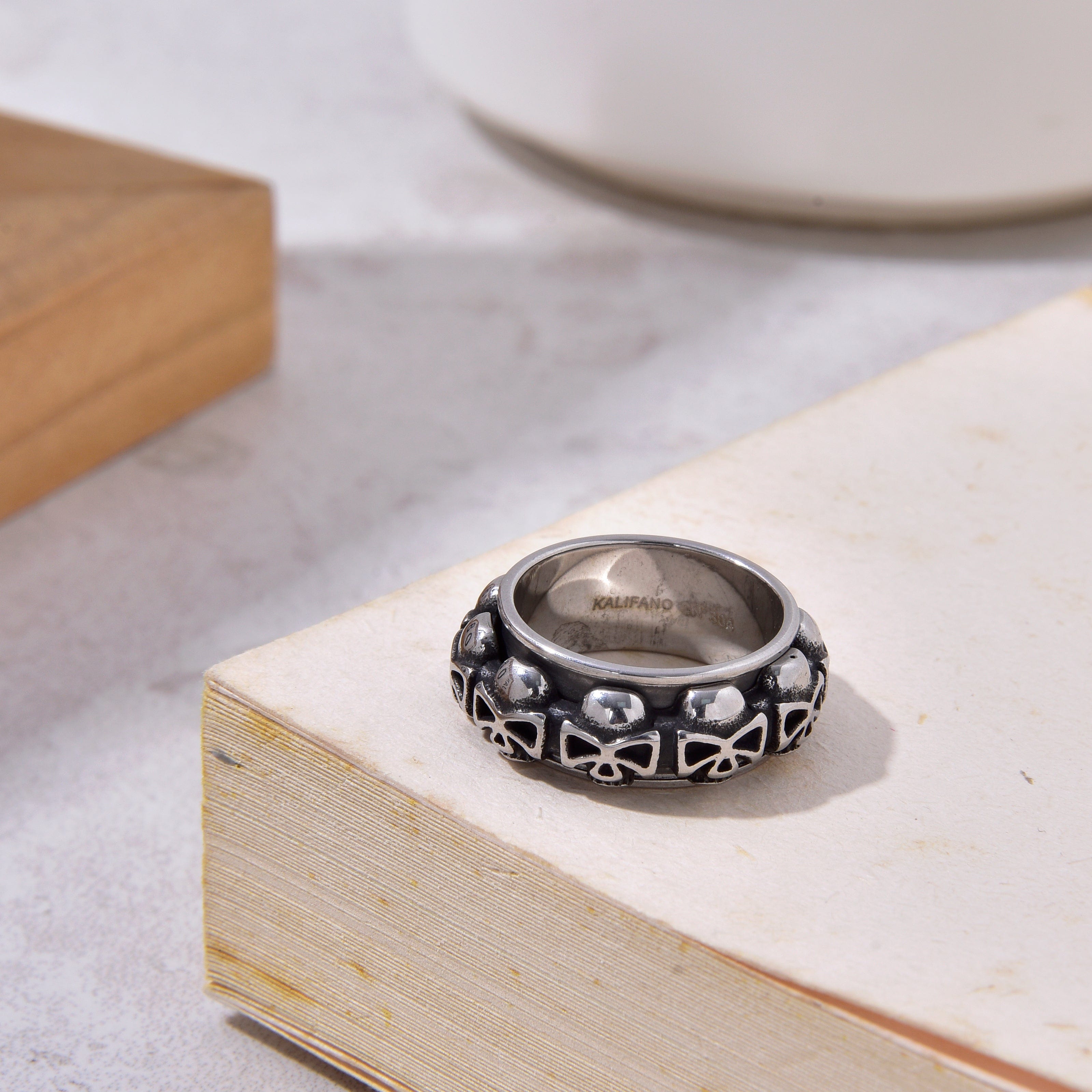 Kalifano Steel Hearts Jewelry Silver Rotatable Skull Steel Hearts Ring