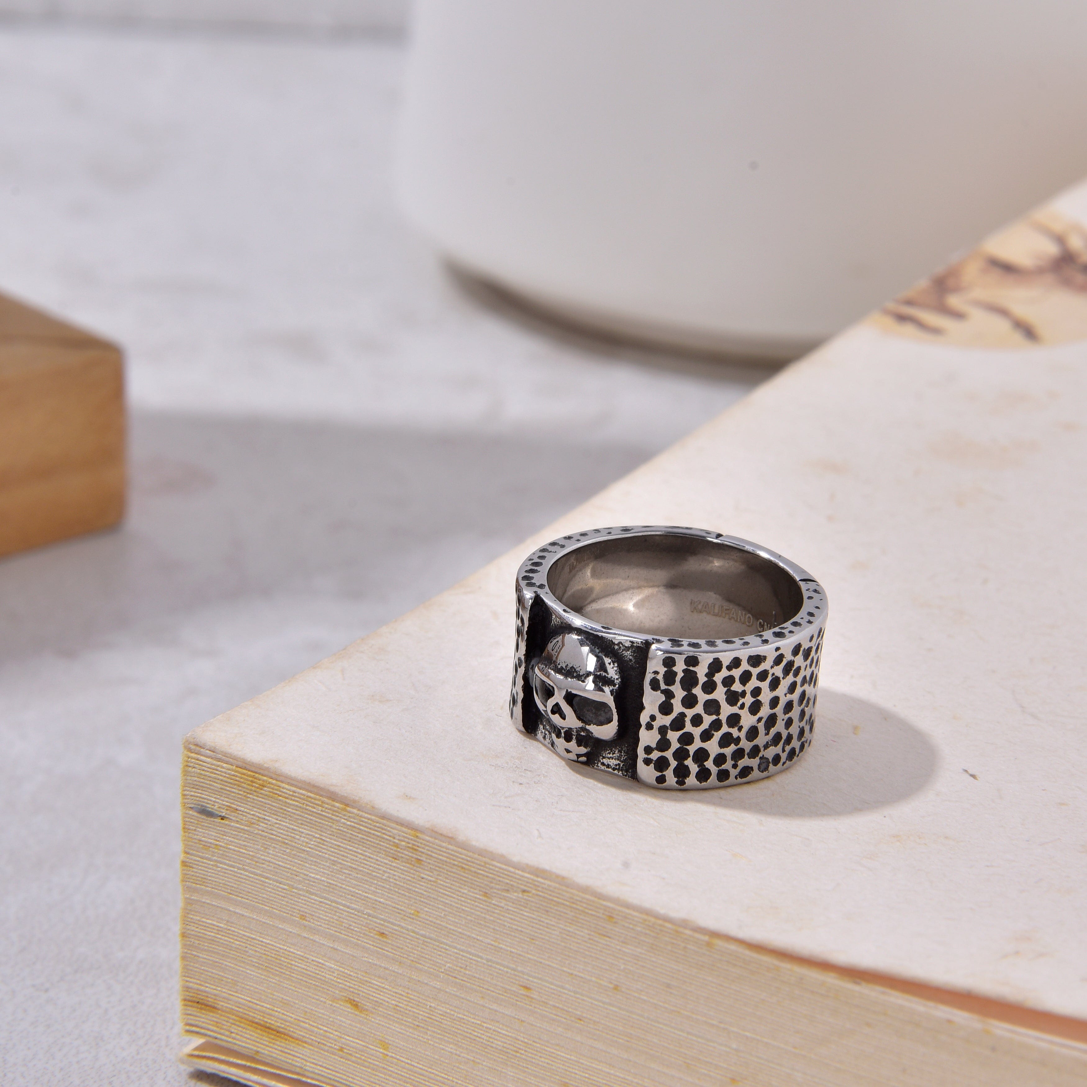 Kalifano Steel Hearts Jewelry Silver Skull Steel Hearts Ring