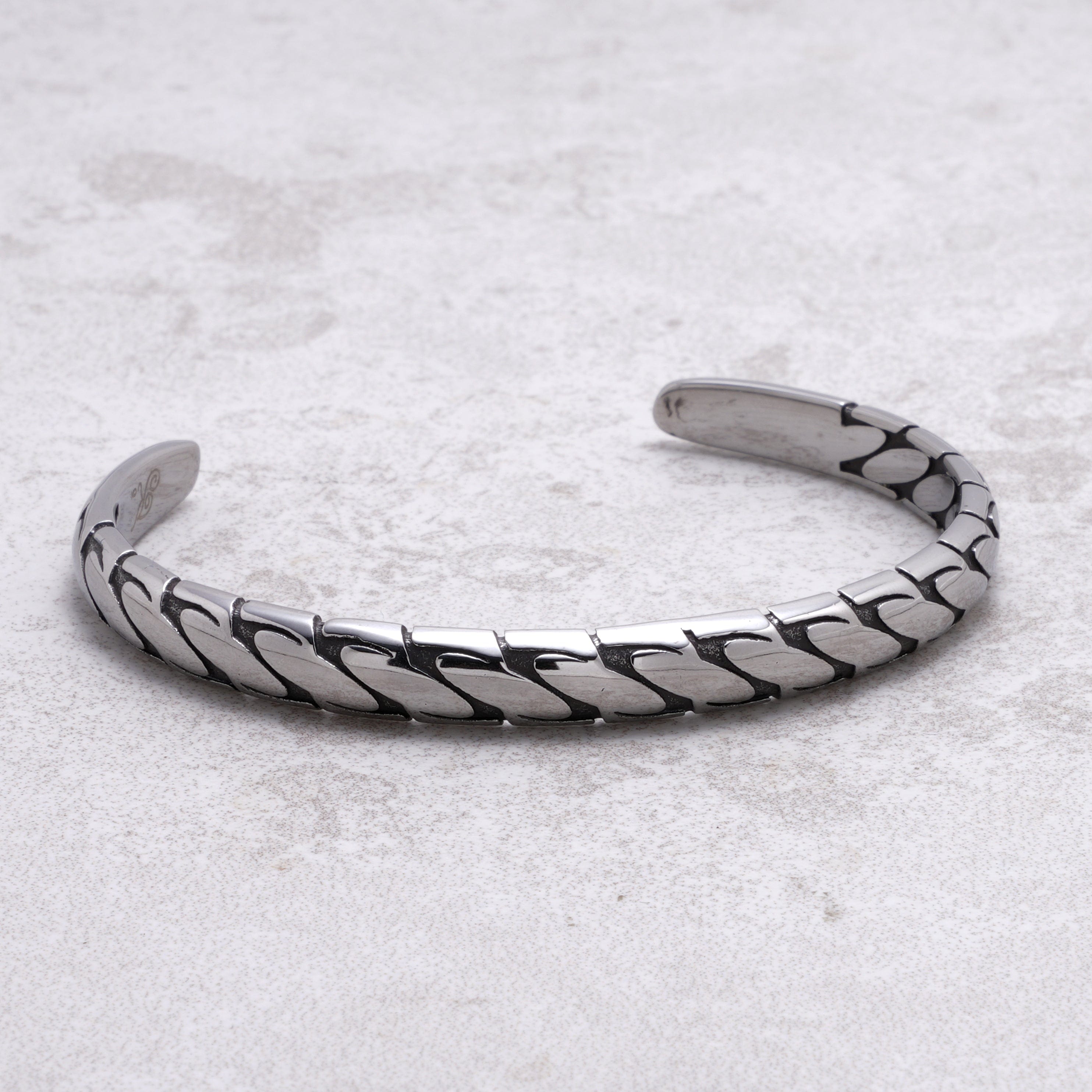 Kalifano Steel Hearts Jewelry Twisted Rope Steel Hearts Cuff SHC008-S