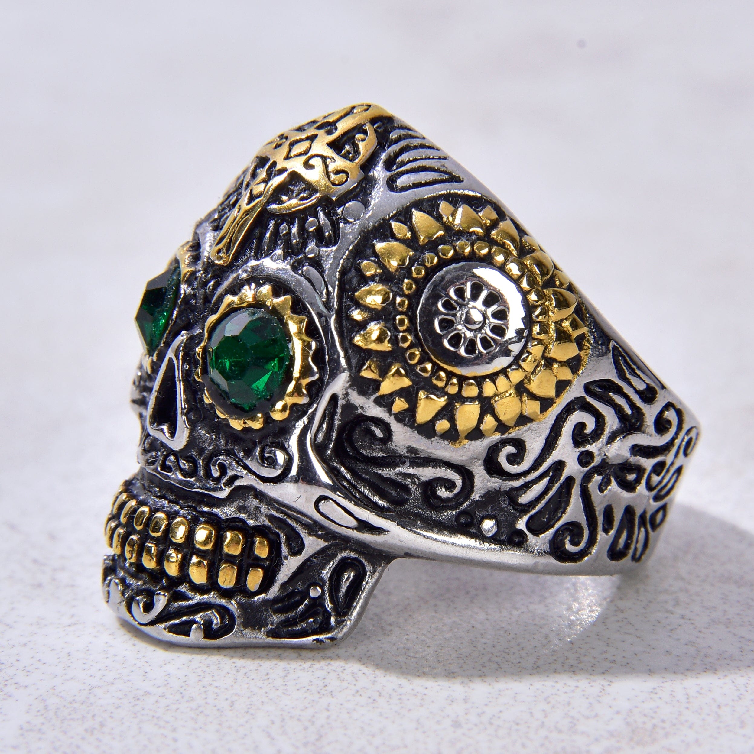 Kalifano Steel Hearts Jewelry Two Tone Skull with syn Emerald Steel Hearts Ring