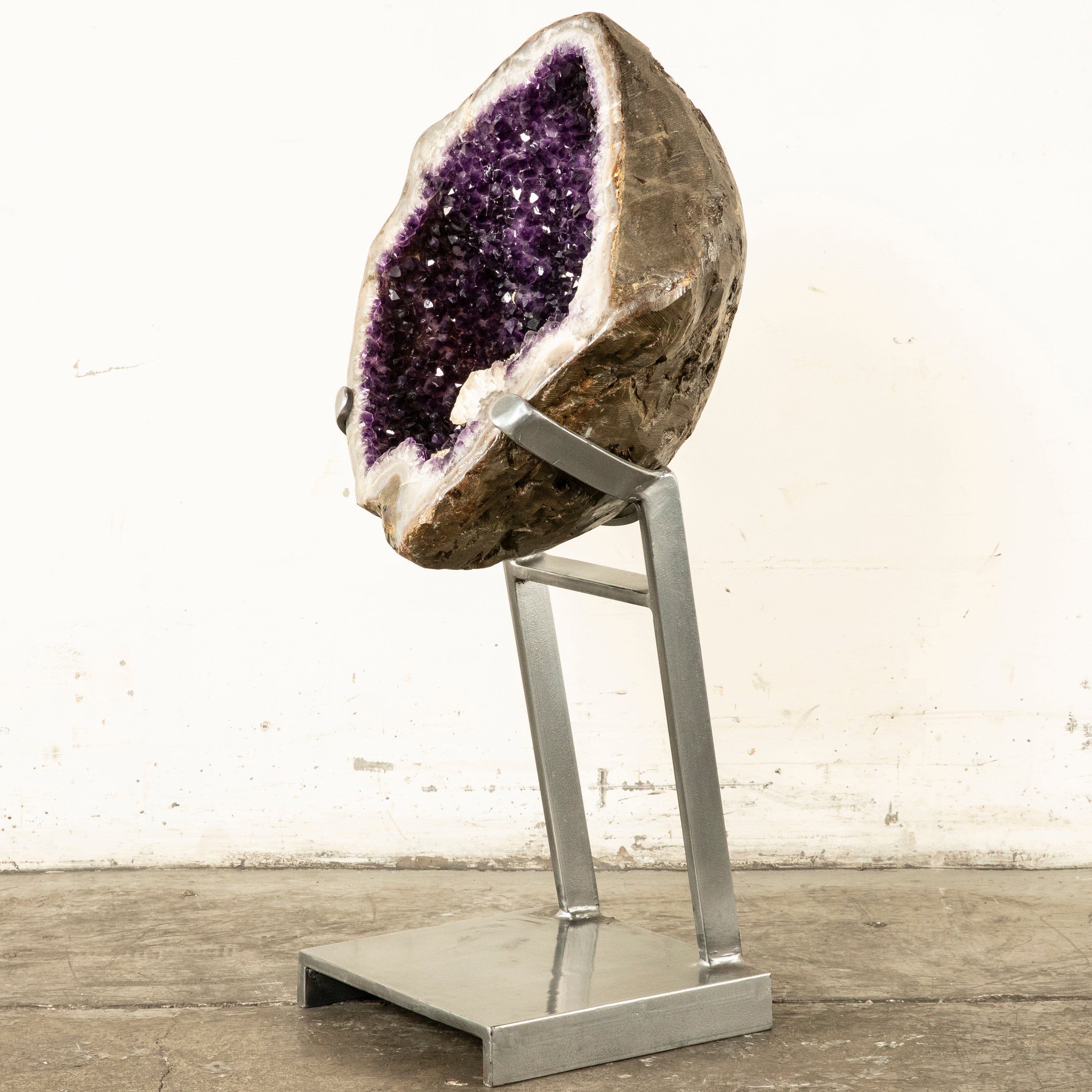 Kalifano Amethyst Amethyst Geode - 35 in. / 121 lbs UAG26000.001