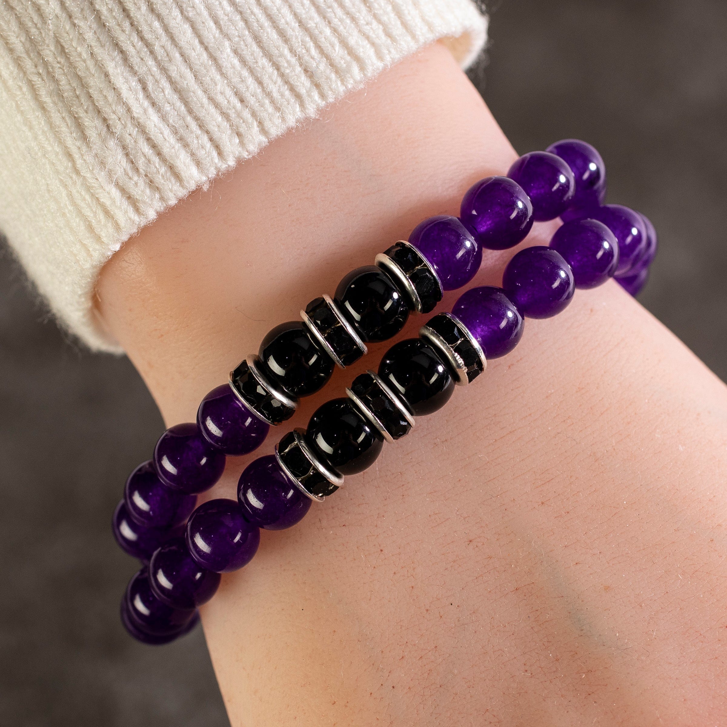 Kalifano Gemstone Bracelets Amethyst 8mm Beads with Black Agate and Black & Silver Accent Beads Double Wrap Elastic Gemstone Bracelet WHITE-BGI2-008