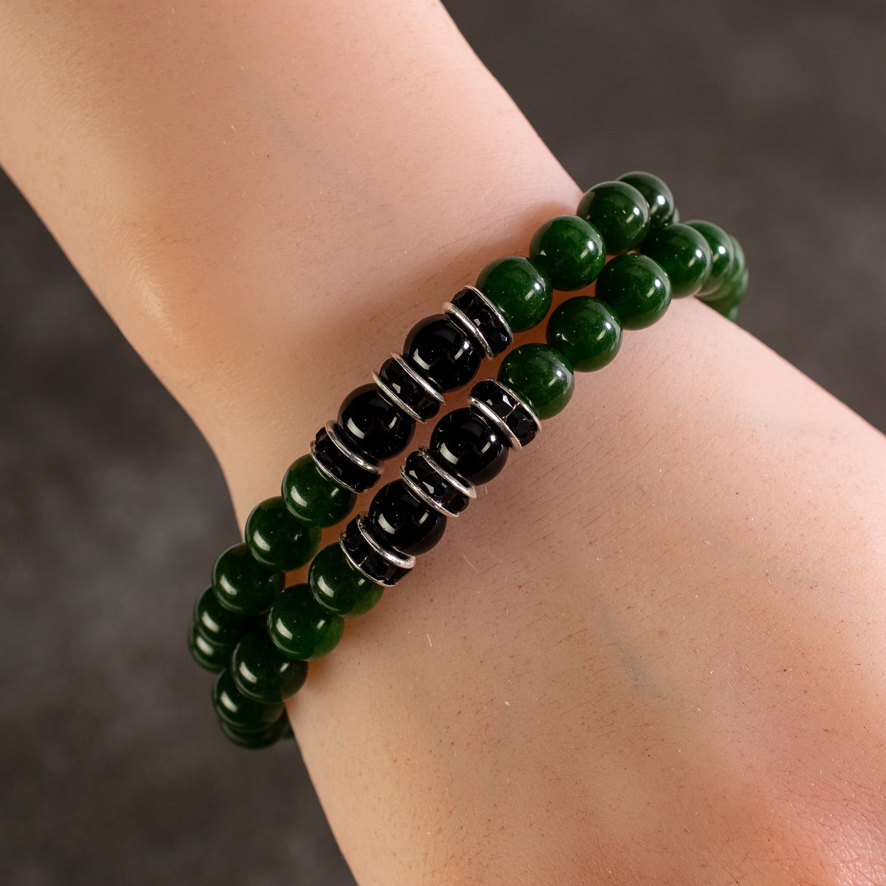 Kalifano Gemstone Bracelets Aventurine 8mm Beads with Black Agate and Black and Silver Accent Beads Double Wrap Elastic Gemstone Bracelet WHITE-BGI2-031