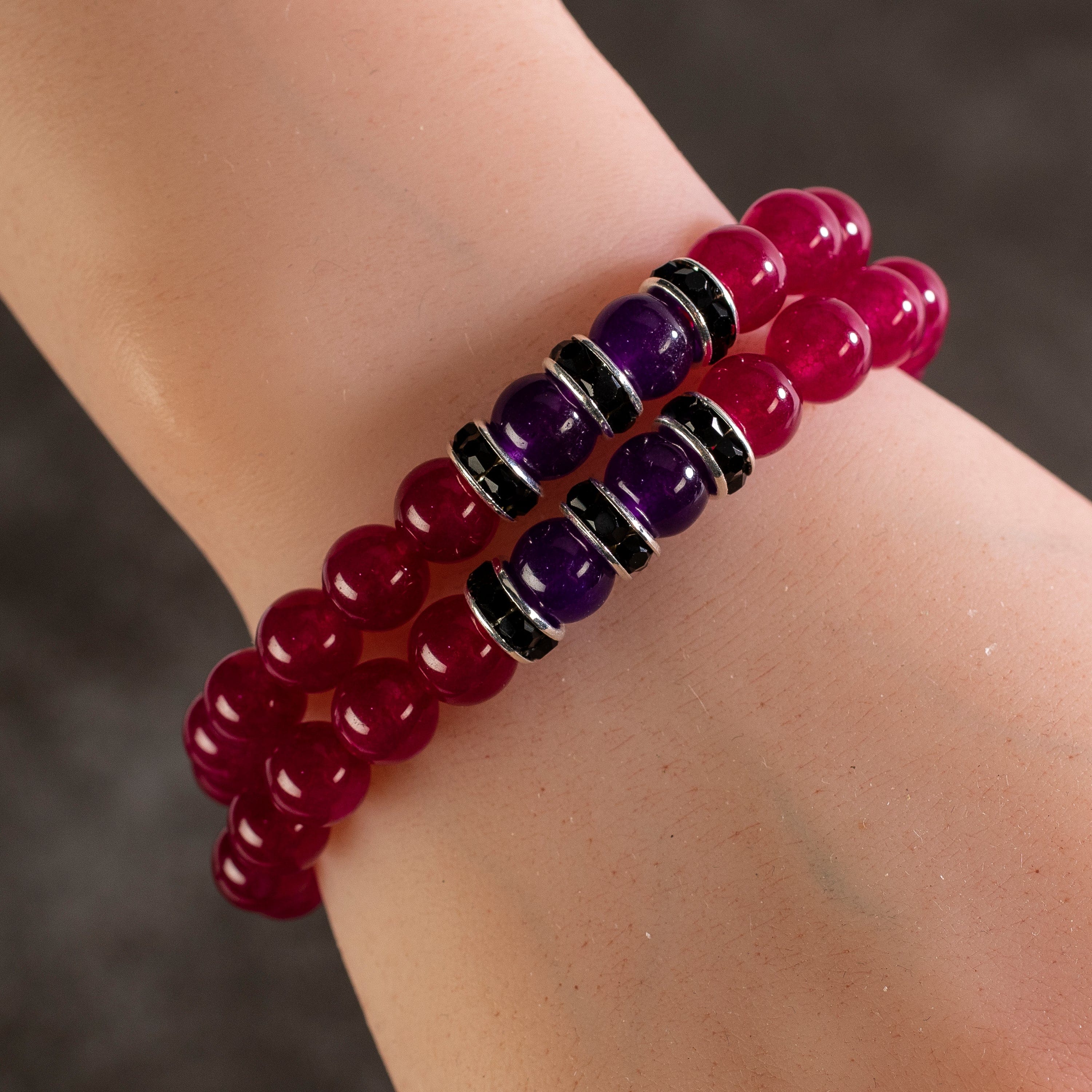 Kalifano Gemstone Bracelets Fuchsia Agate 8mm Beads with Amethyst and Black and Silver Accent Beads Double Wrap Elastic Gemstone Bracelet WHITE-BGI2-036