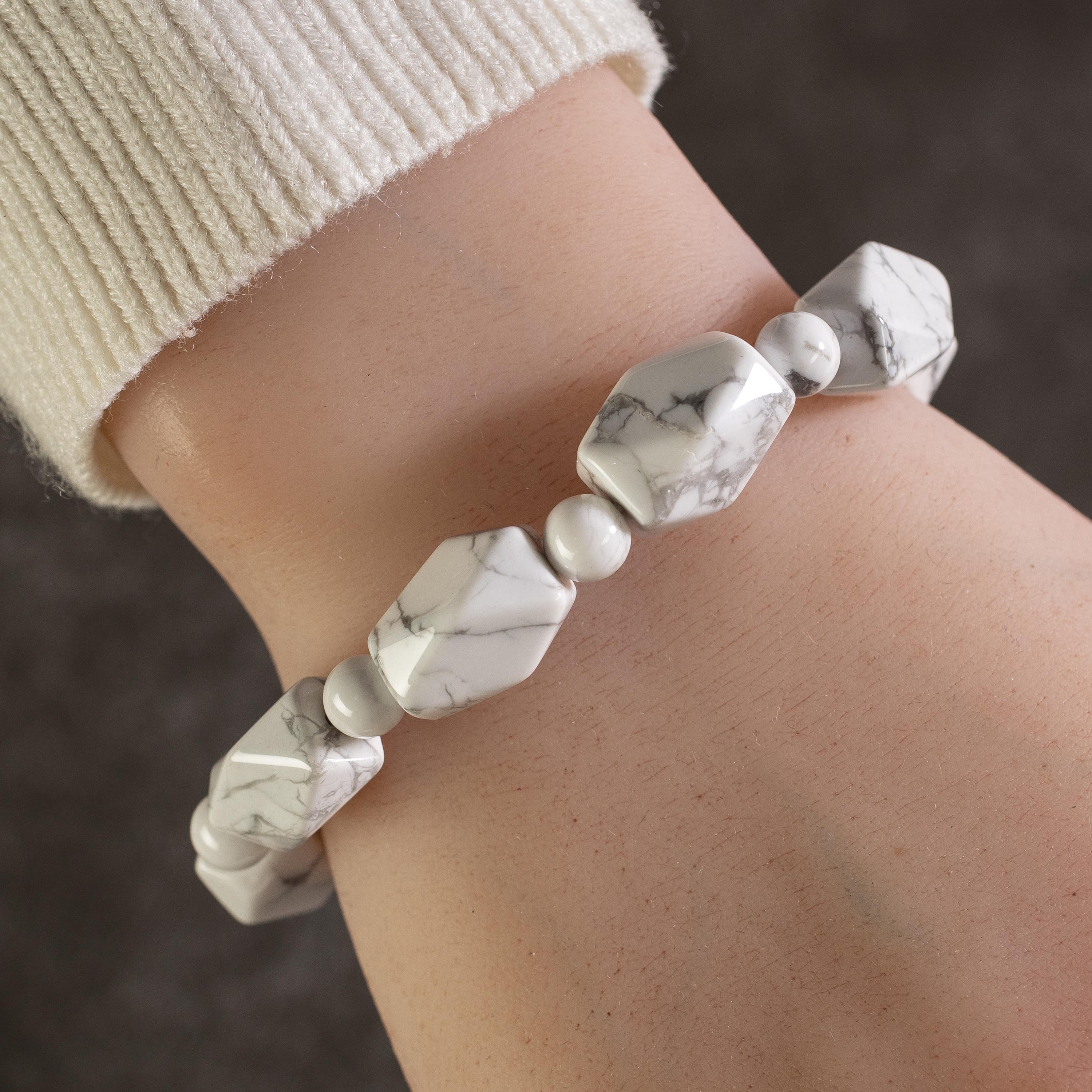 Kalifano Gemstone Bracelets Howlite Prism and Bead Gemstone Elastic Bracelet RED-BGP-032