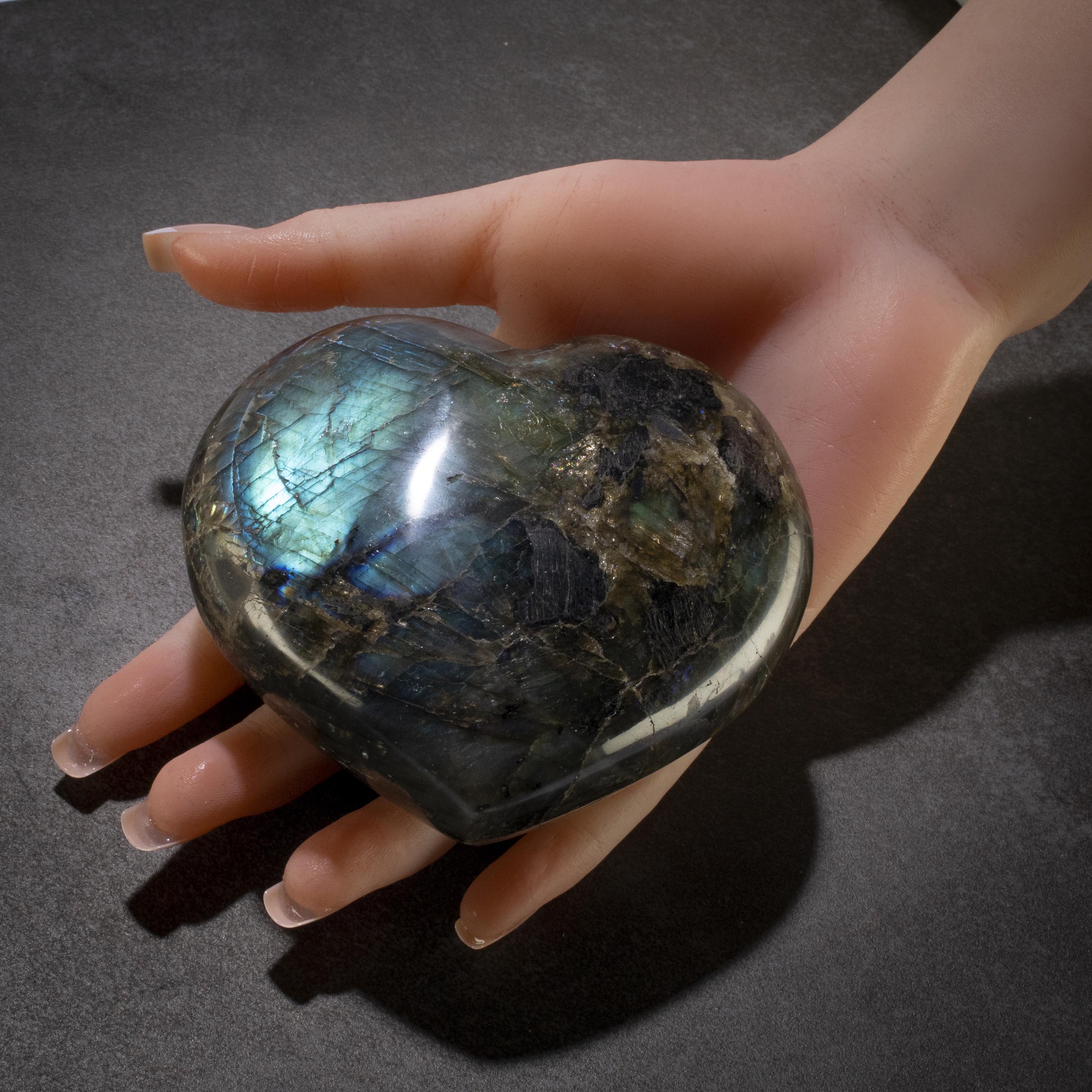 KALIFANO Labradorite Labradorite Gemstone Heart Carving 650g / 4.5in. GH600-LB