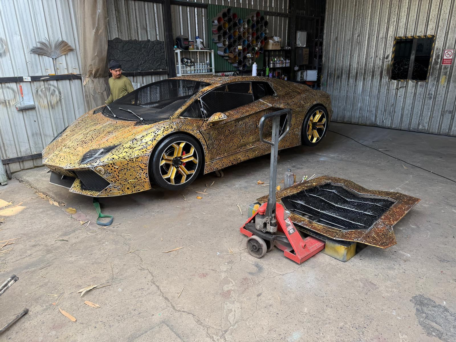 Lamborghini Inspired Recycled Metal Sculpture 1,000kgs - 500cm