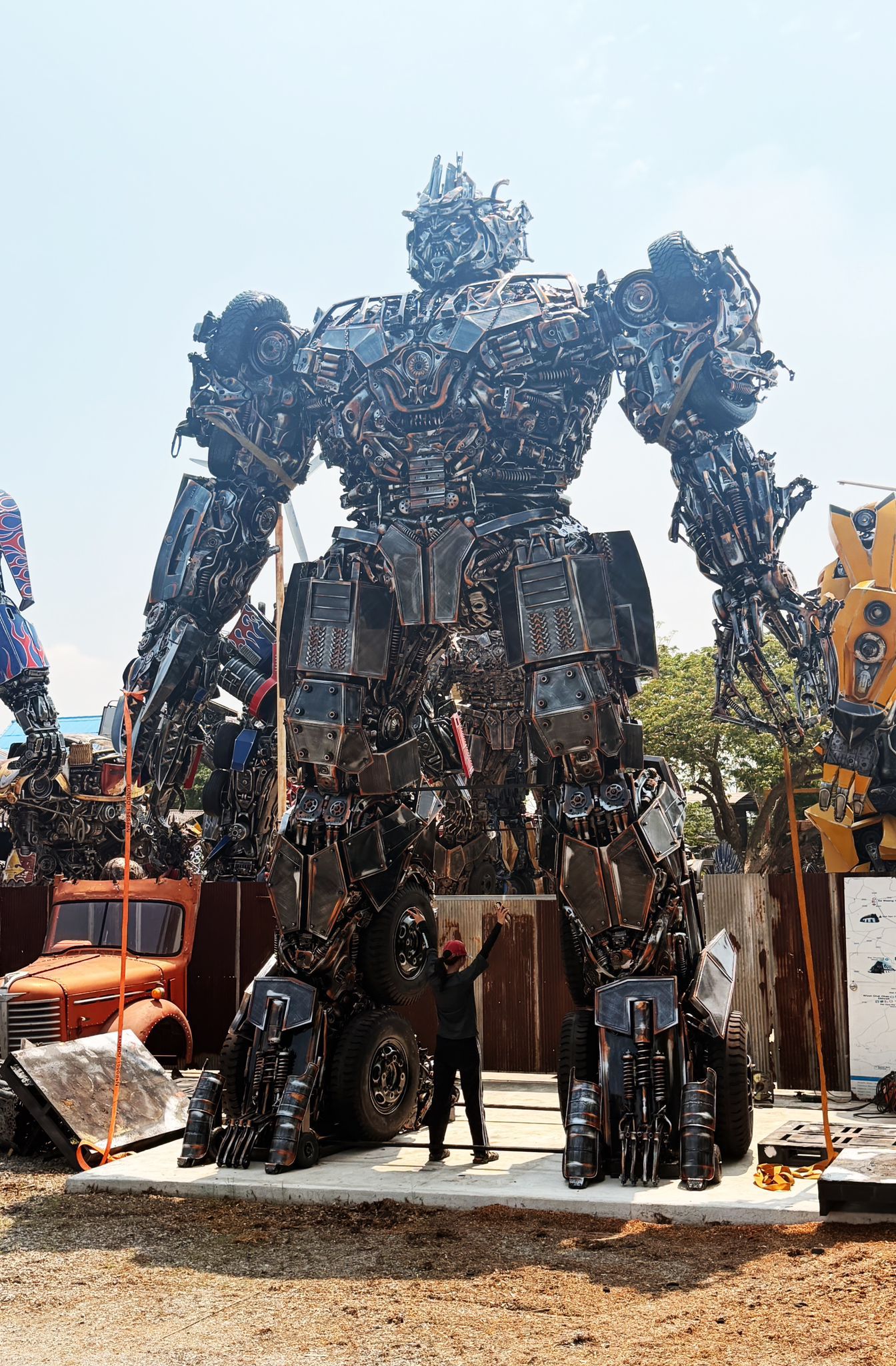 26ft Megatron Inspired Recycled Metal Sculpture 8,000kgs - 800cm