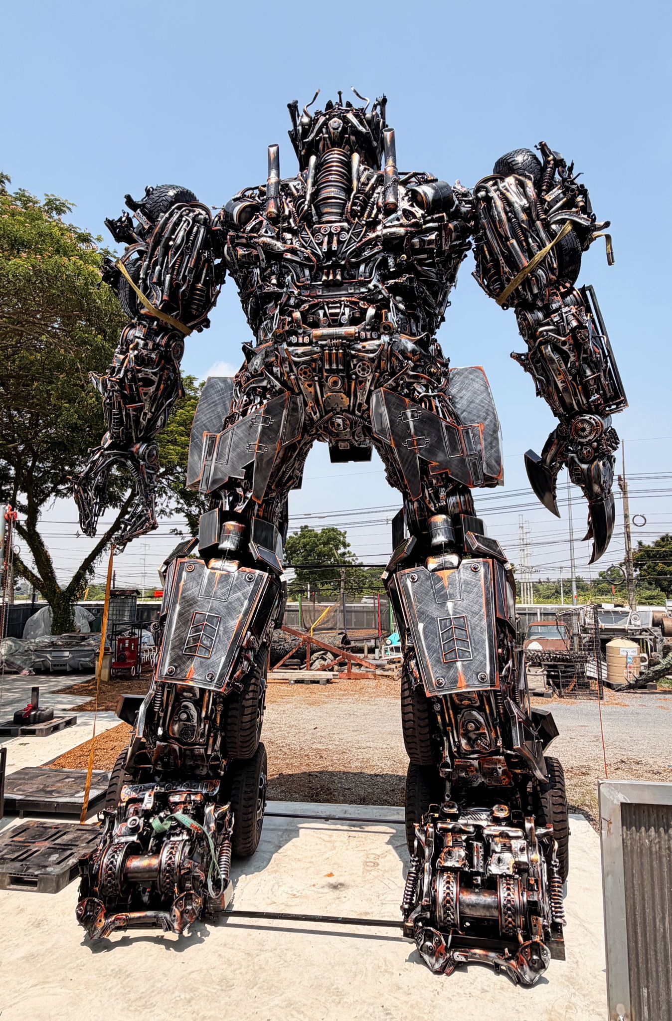 26ft Megatron Inspired Recycled Metal Sculpture 8,000kgs - 800cm