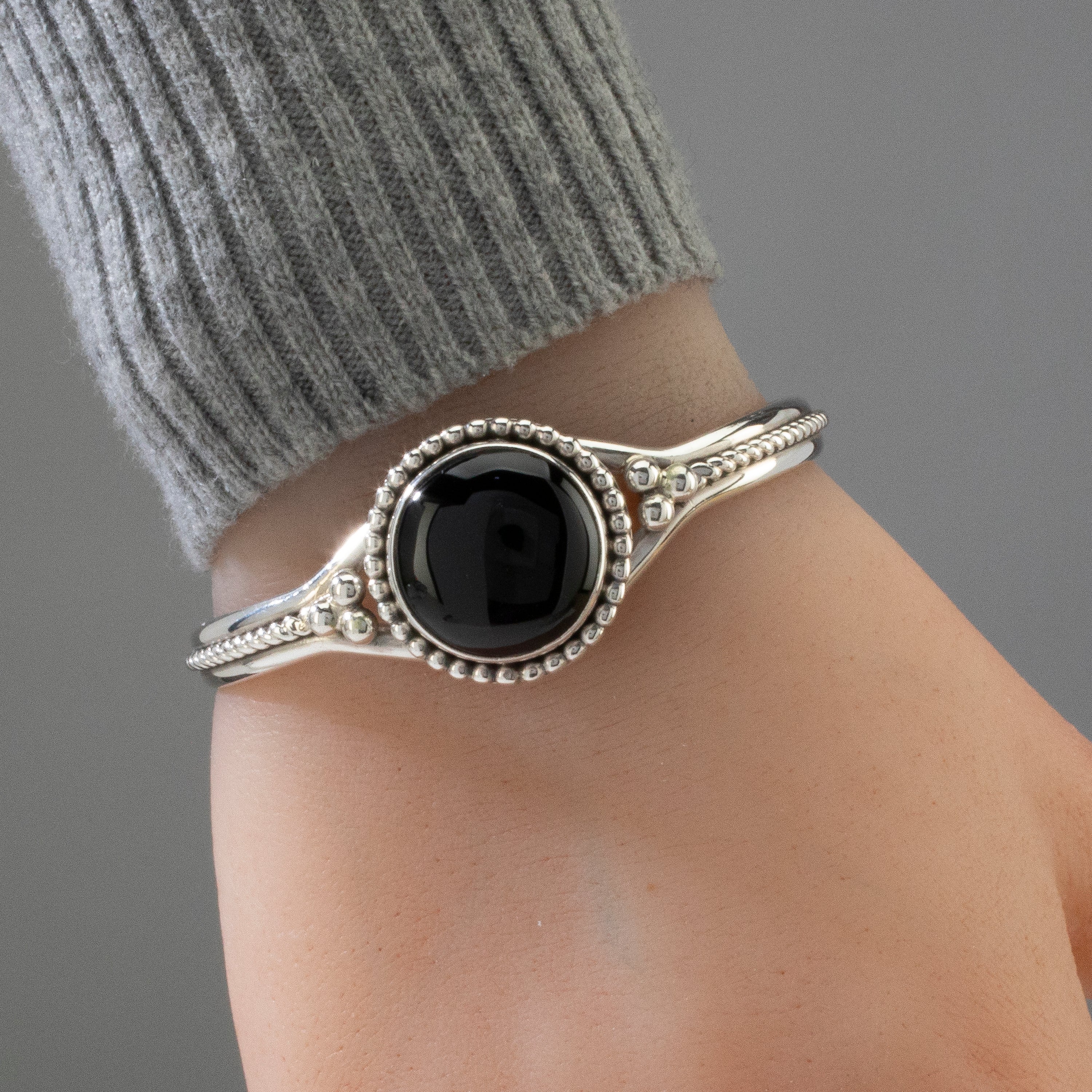 Paul Livingston Black Onyx Round Navajo USA Native American Made 925 Sterling Silver Cuff