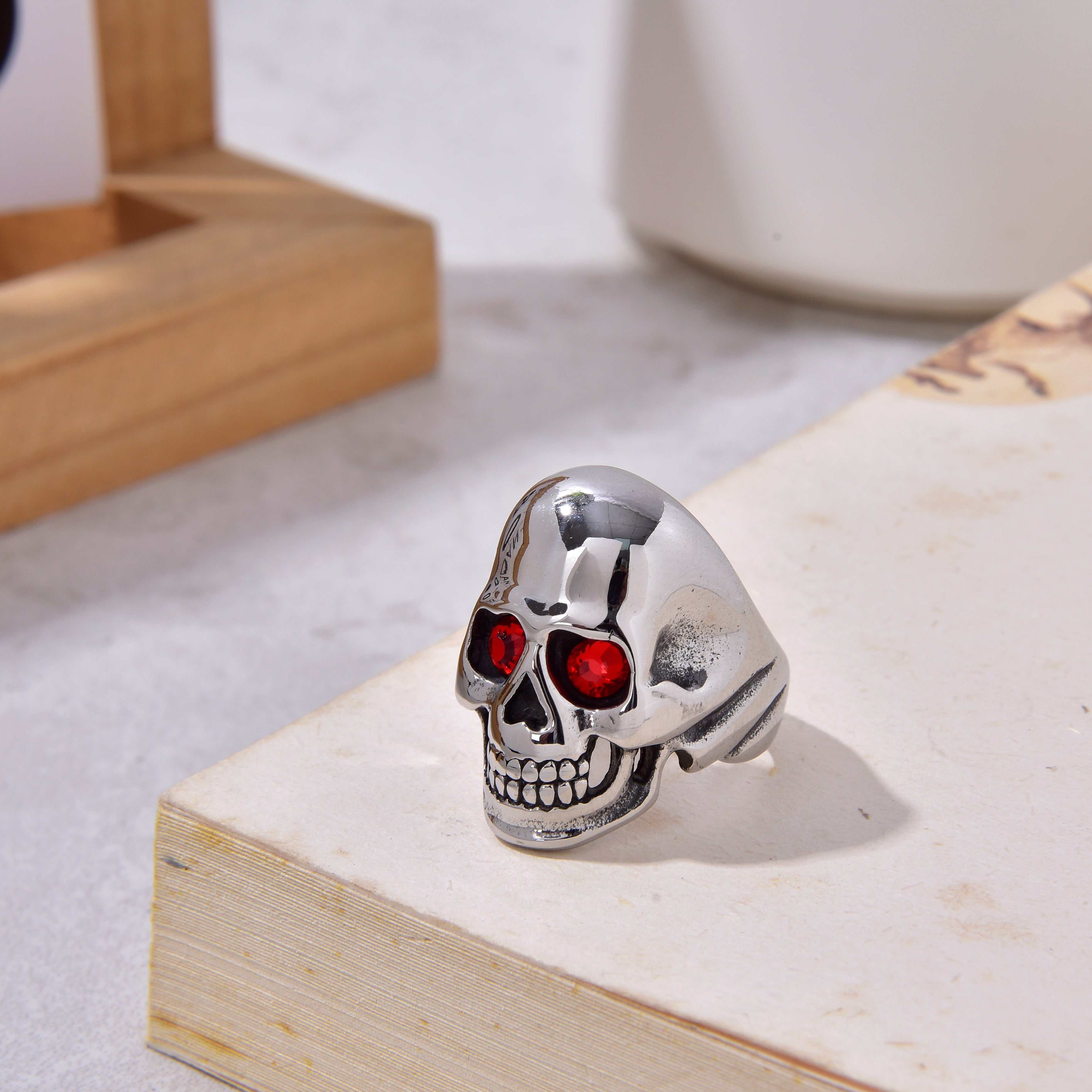 Silver Punk Skull syn Ruby Steel Hearts Ring