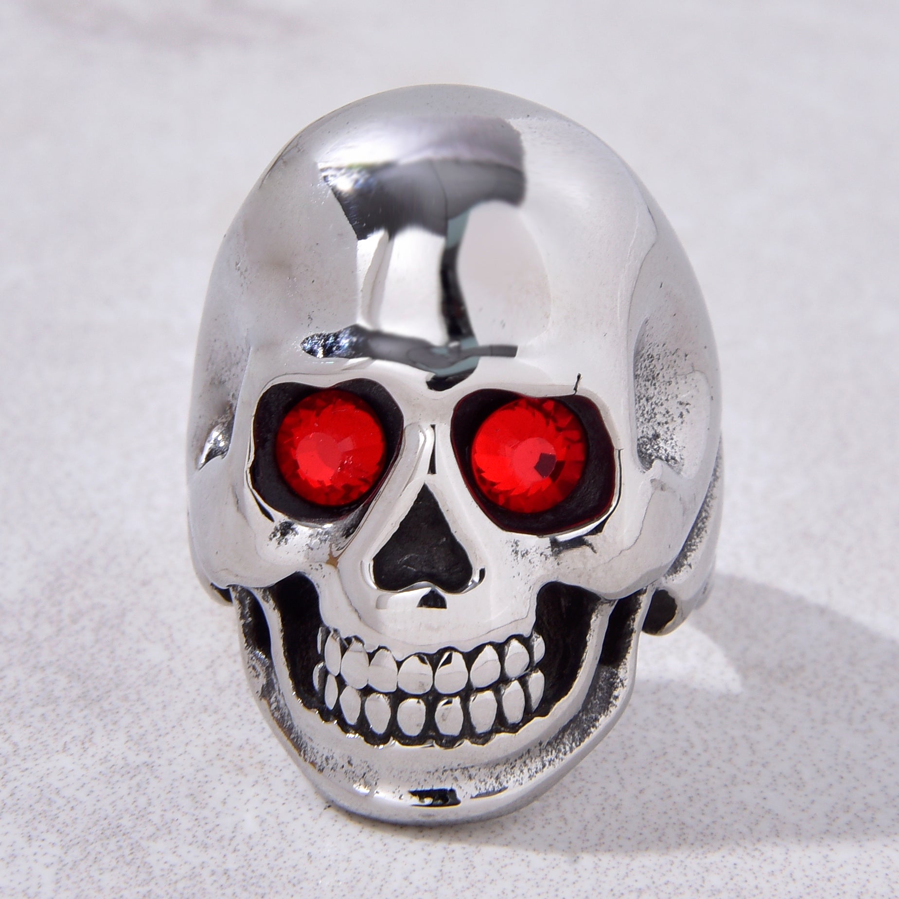 Silver Punk Skull syn Ruby Steel Hearts Ring