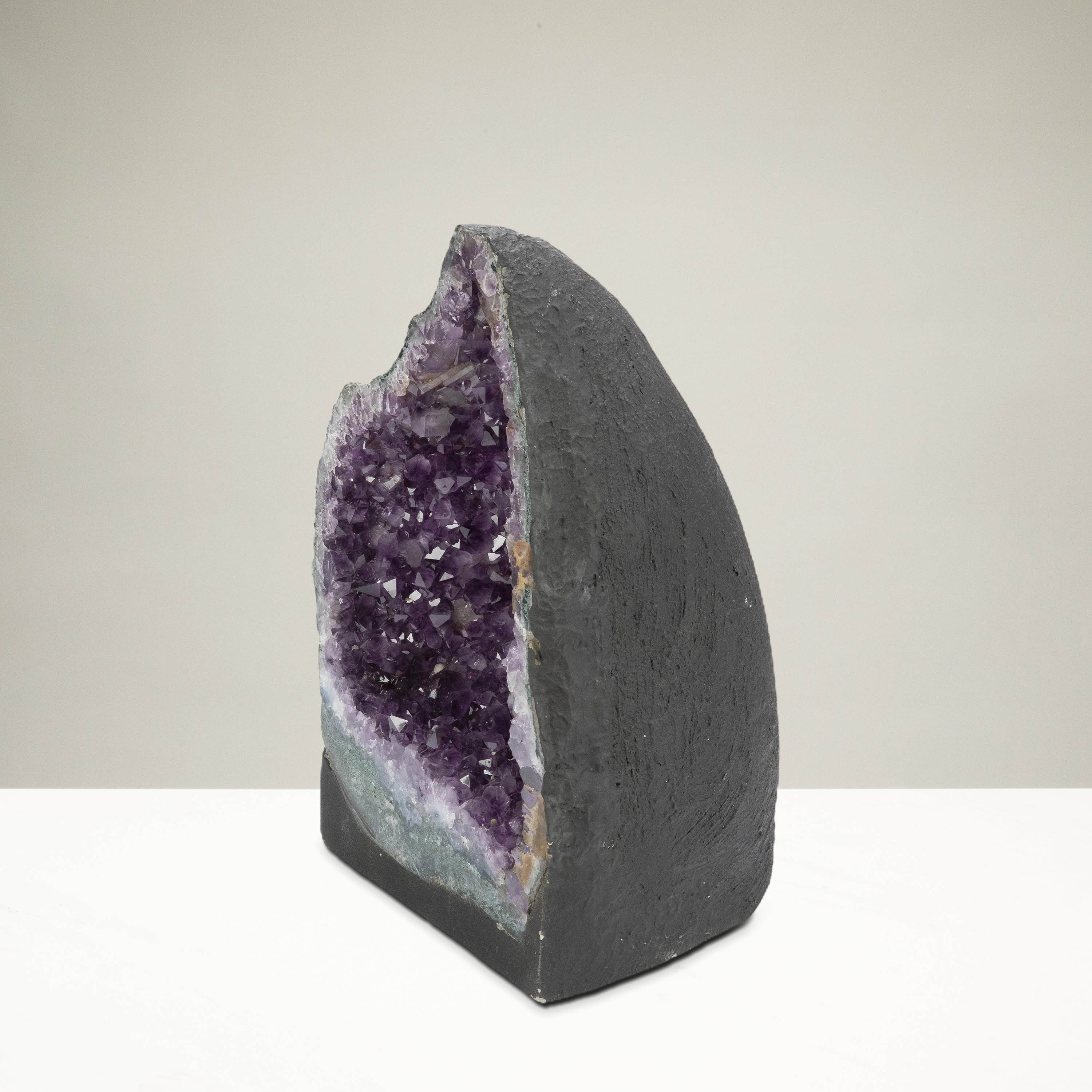 Kalifano Amethyst Amethyst Geode Cathedral - 18" / 66 lbs BAG10800.003