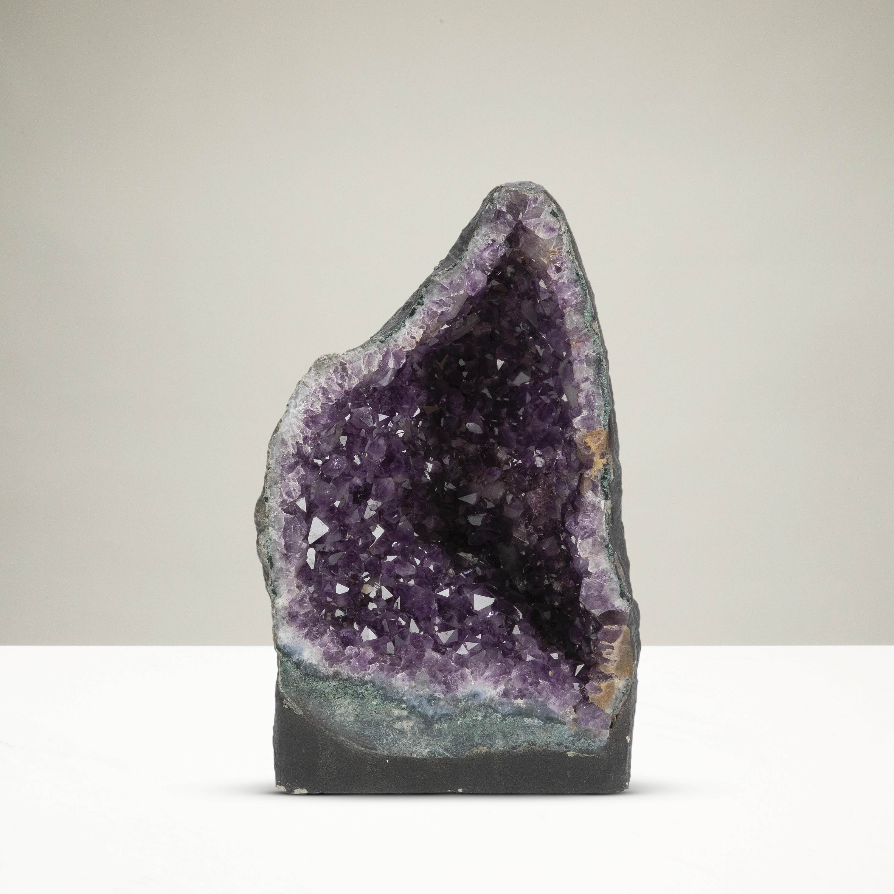 Kalifano Amethyst Amethyst Geode Cathedral - 18" / 66 lbs BAG10800.003