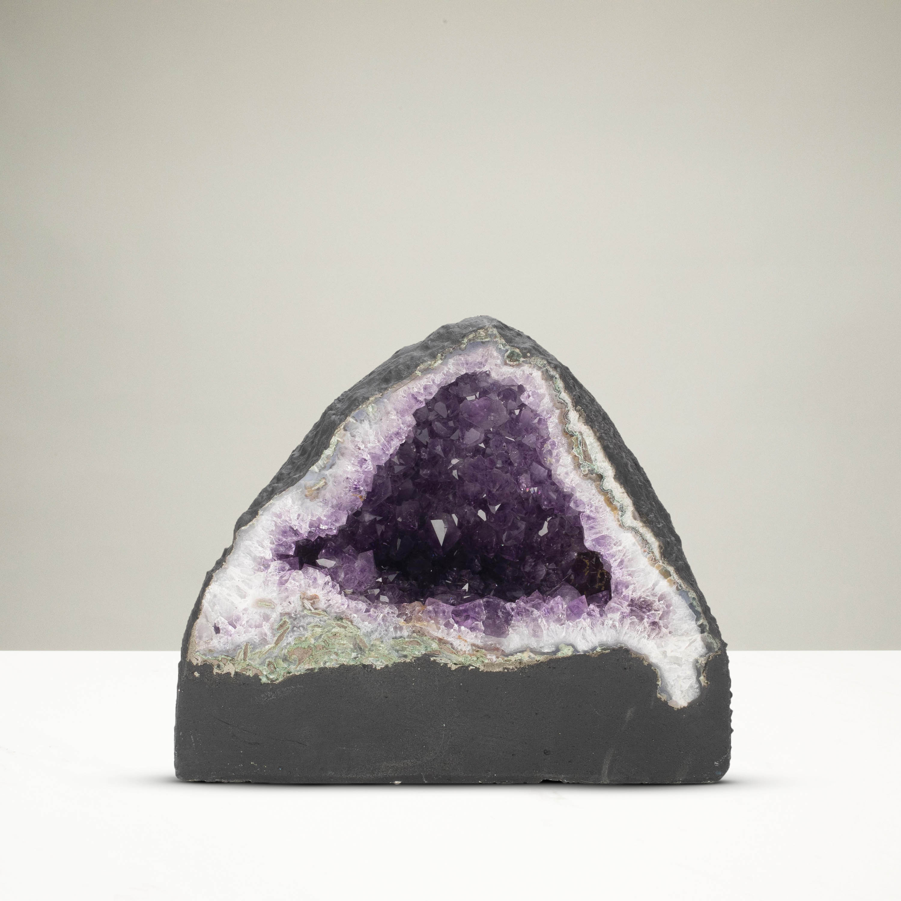 Kalifano Amethyst Amethyst Geode Cathedral - 8" / 17 lbs BAG2400.019