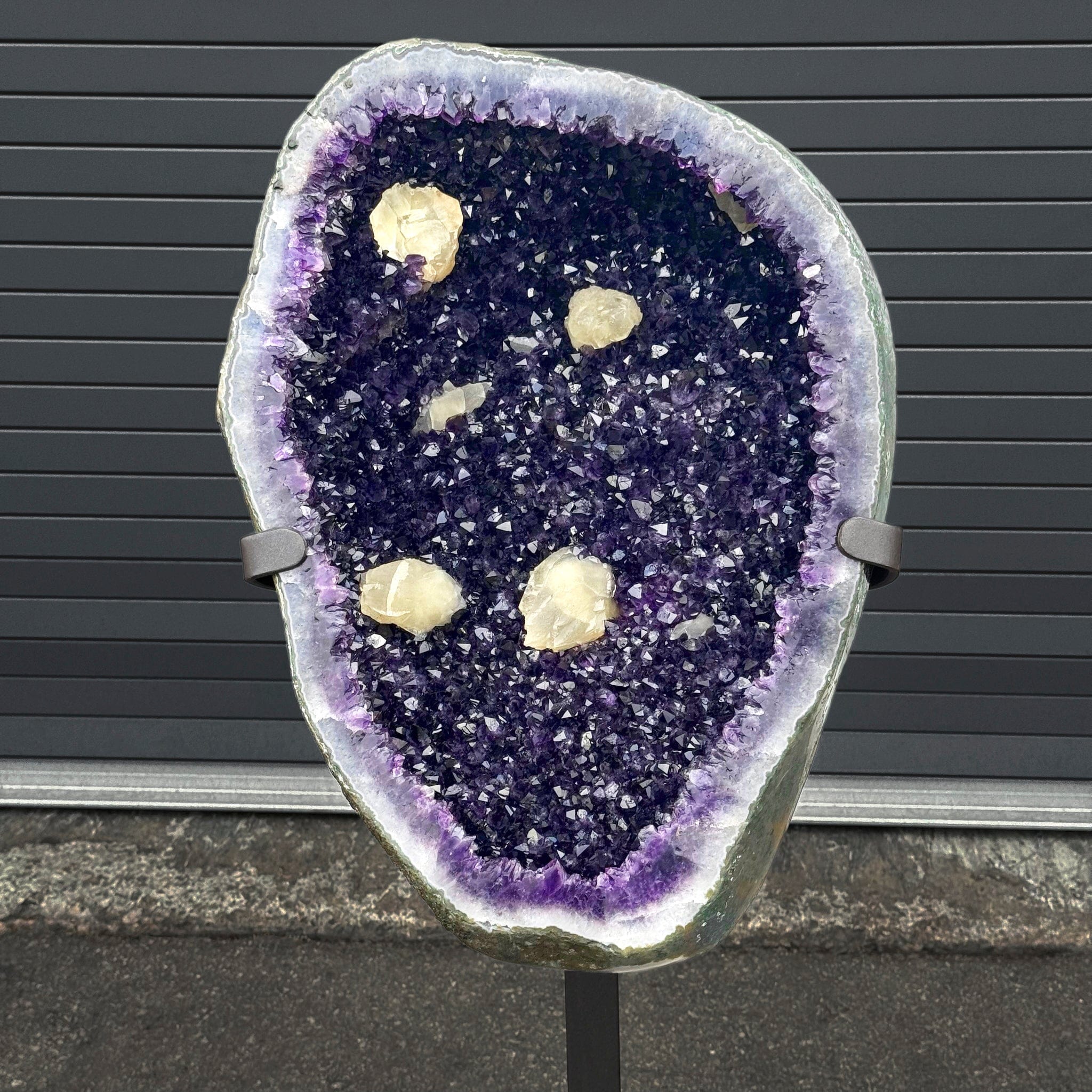 Kalifano Amethyst Amethyst Geode on Custom Stand from Uruguay - 47 in / 117 lbs UAG59000.001