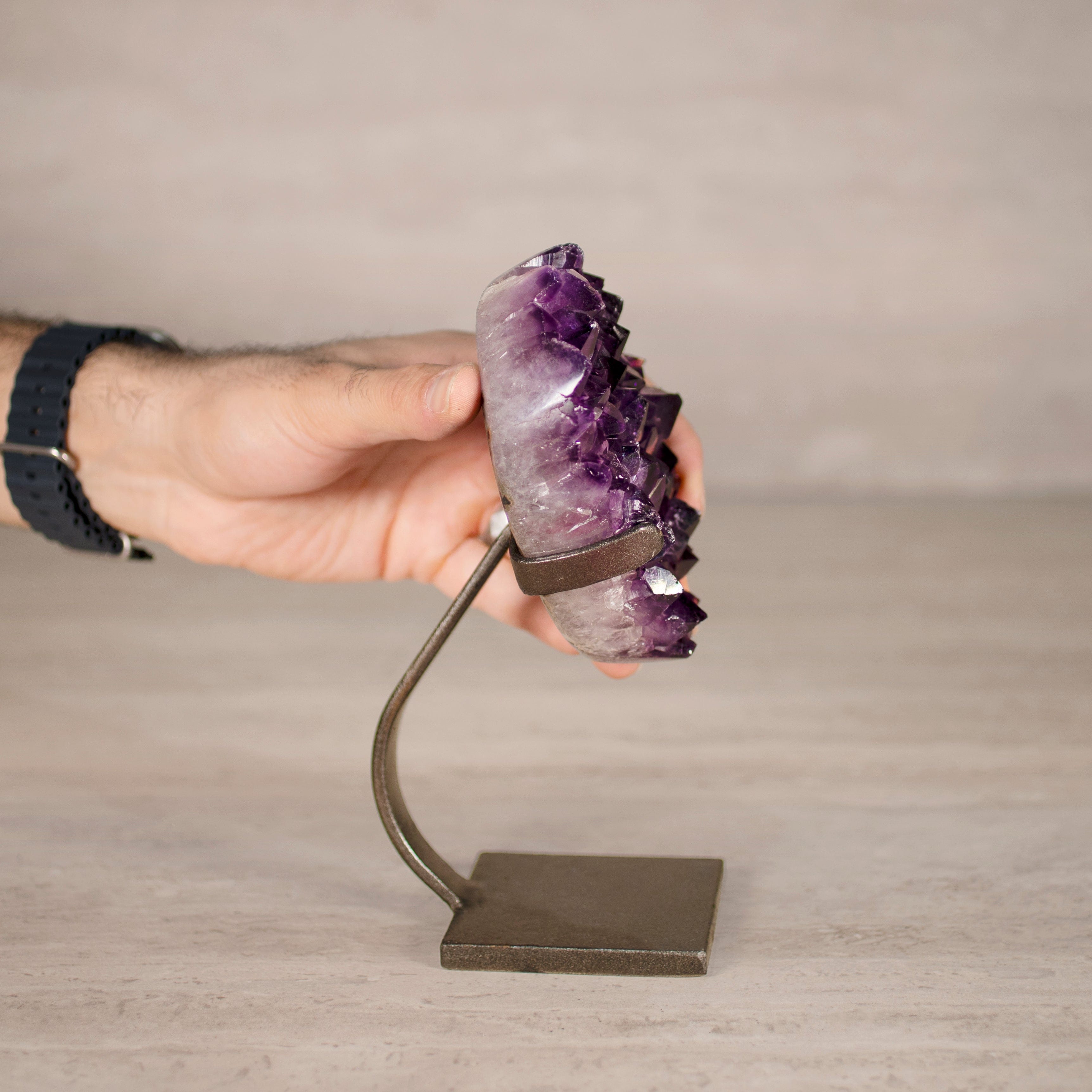Kalifano Amethyst Amethyst Geode on Custom Stand from Uruguay - 7.5 in / 2.5 lbs UAG1200.050