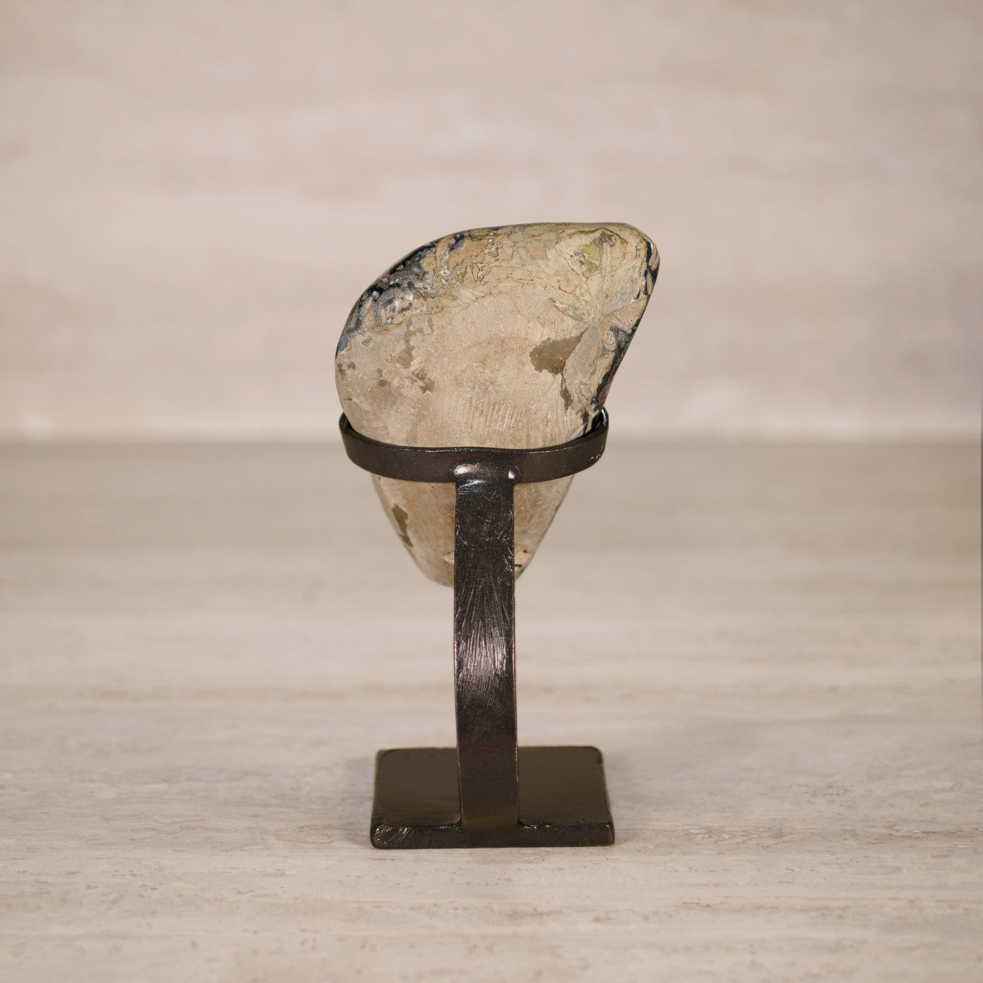 Kalifano Amethyst Amethyst Geode on Custom Stand from Uruguay - 7.5 in / 2.5 lbs UAG1200.051