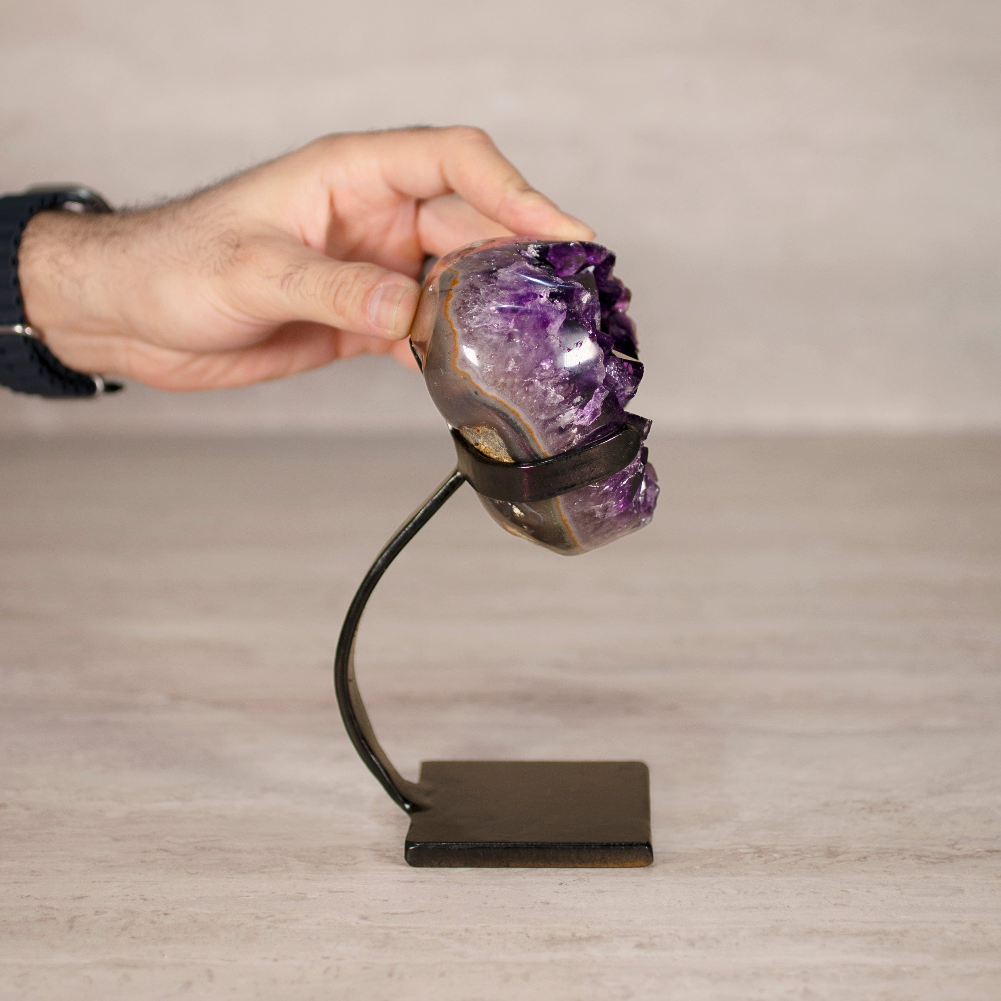 Kalifano Amethyst Amethyst Geode on Custom Stand from Uruguay - 7.5 in / 2.5 lbs UAG1300.023