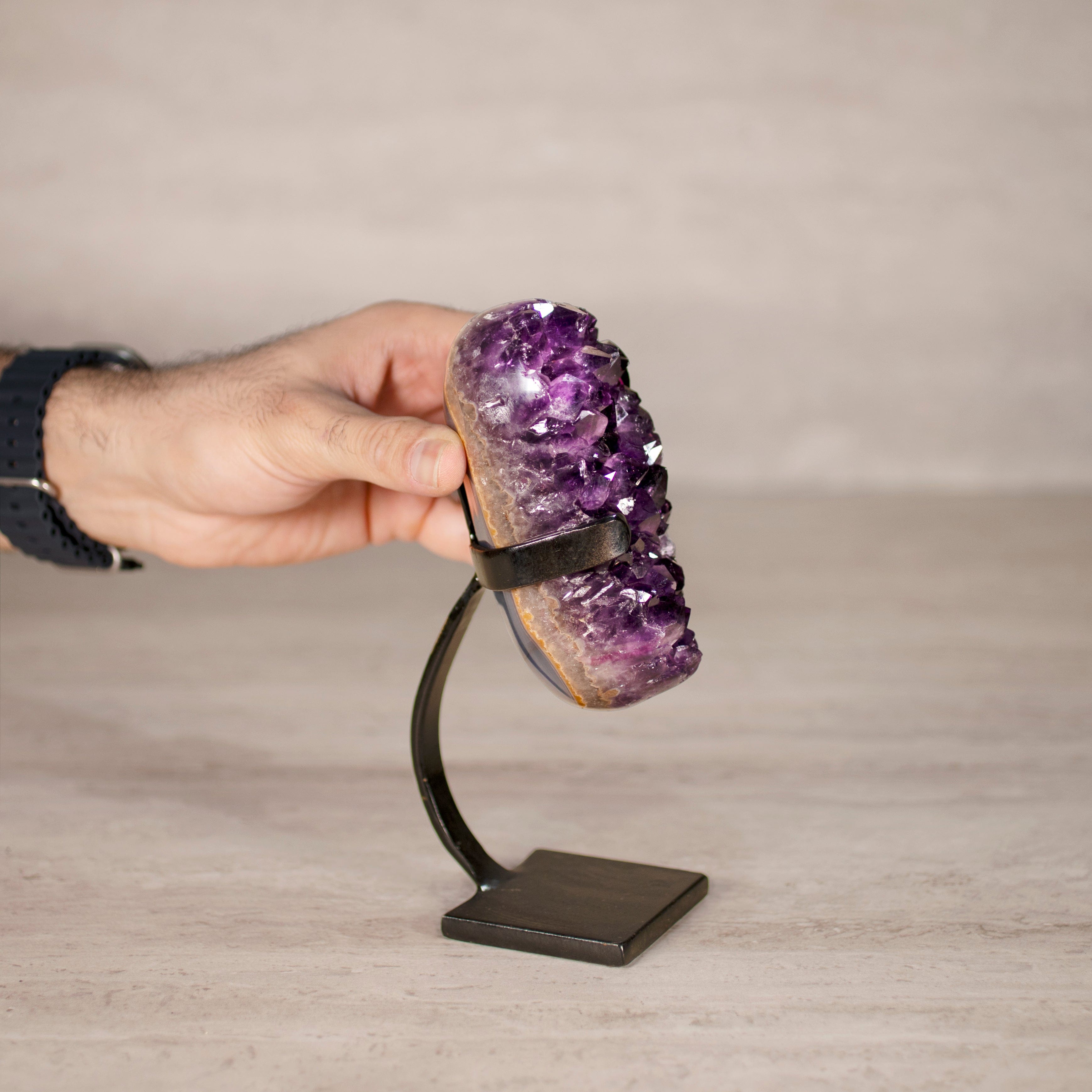 Kalifano Amethyst Amethyst Geode on Custom Stand from Uruguay - 7.5 in / 2 lbs UAG1000.042