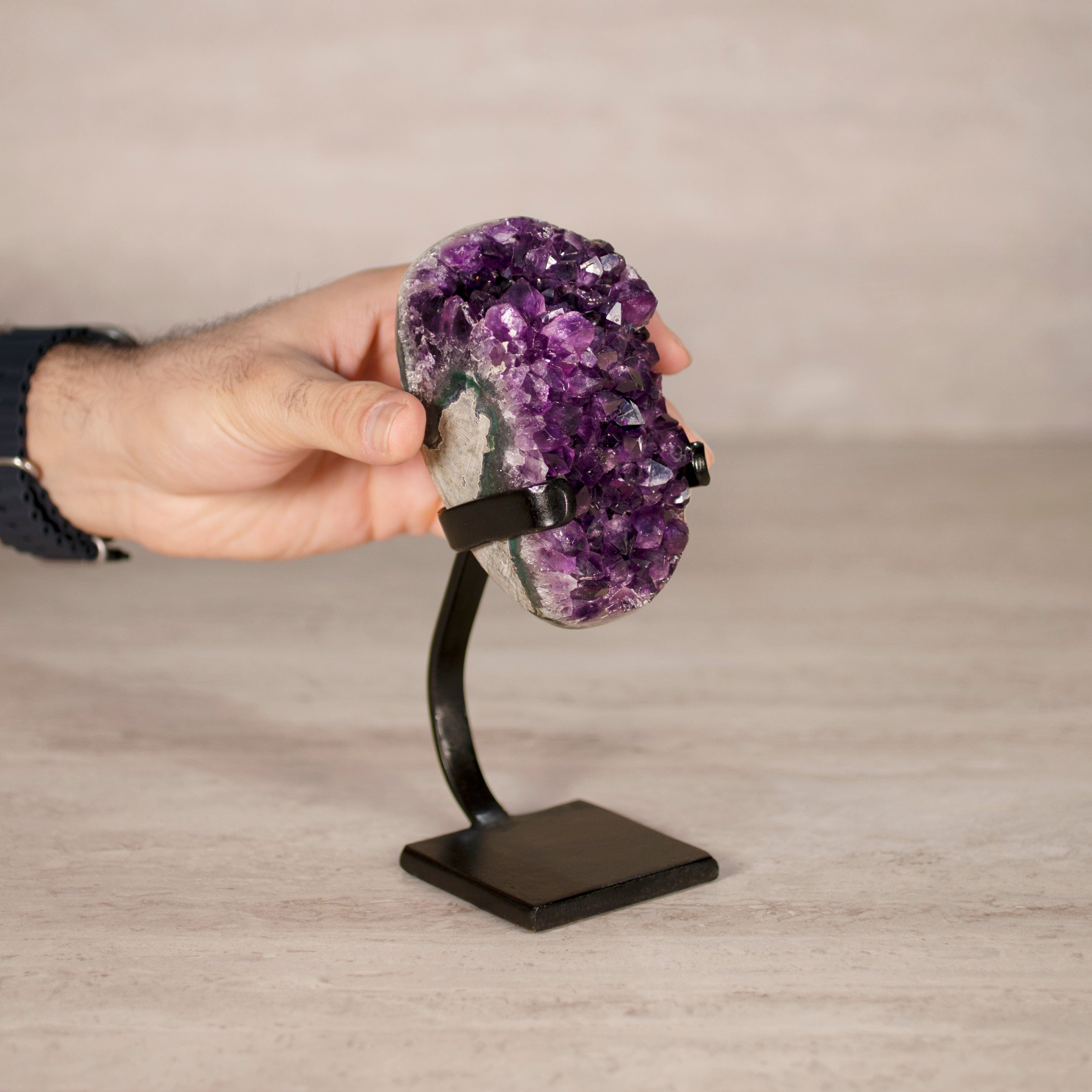 Kalifano Amethyst Amethyst Geode on Custom Stand from Uruguay - 7 in / 2 lbs UAG1000.044