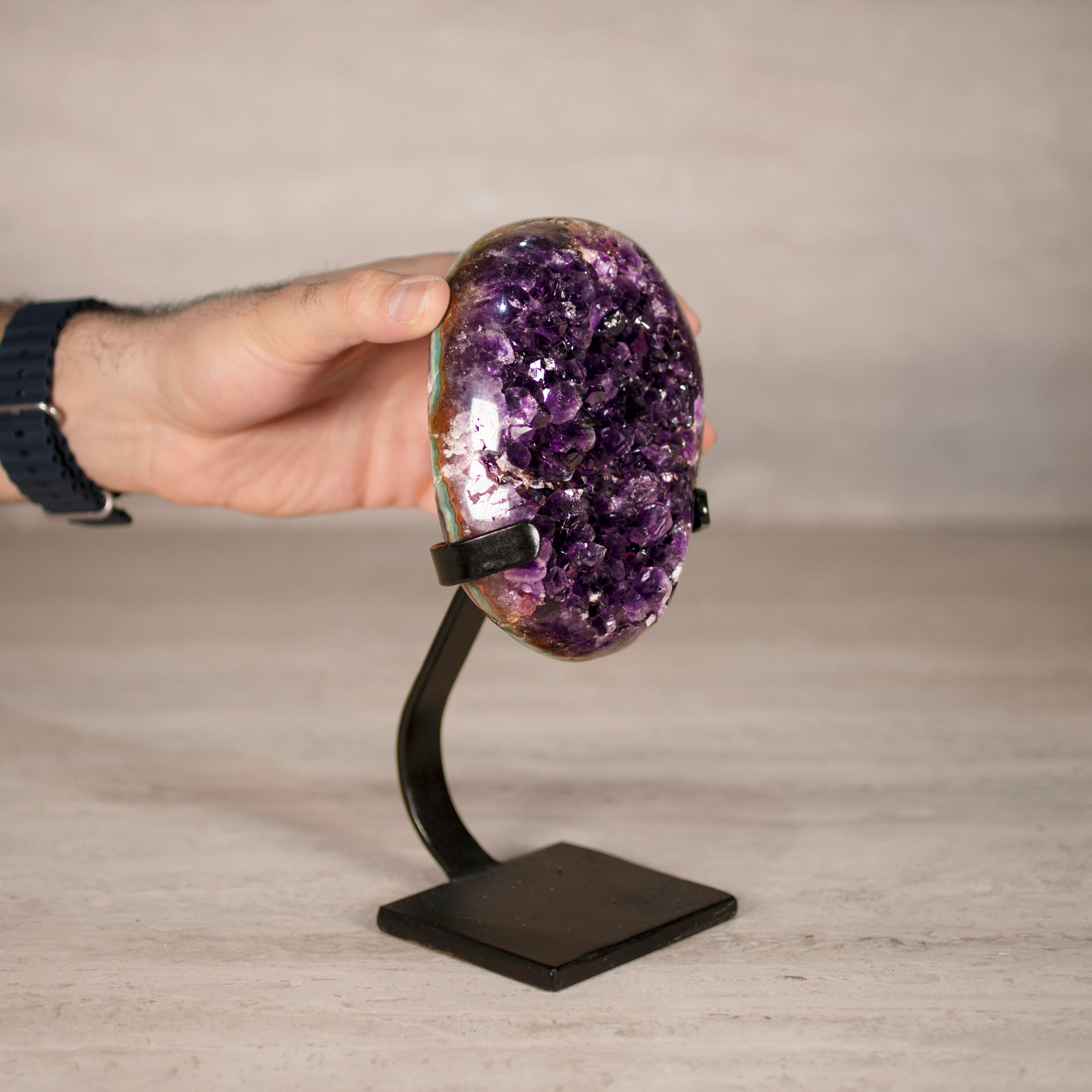 Kalifano Amethyst Amethyst Geode on Custom Stand from Uruguay - 8.5 in / 3.5 lbs UAG1700.028