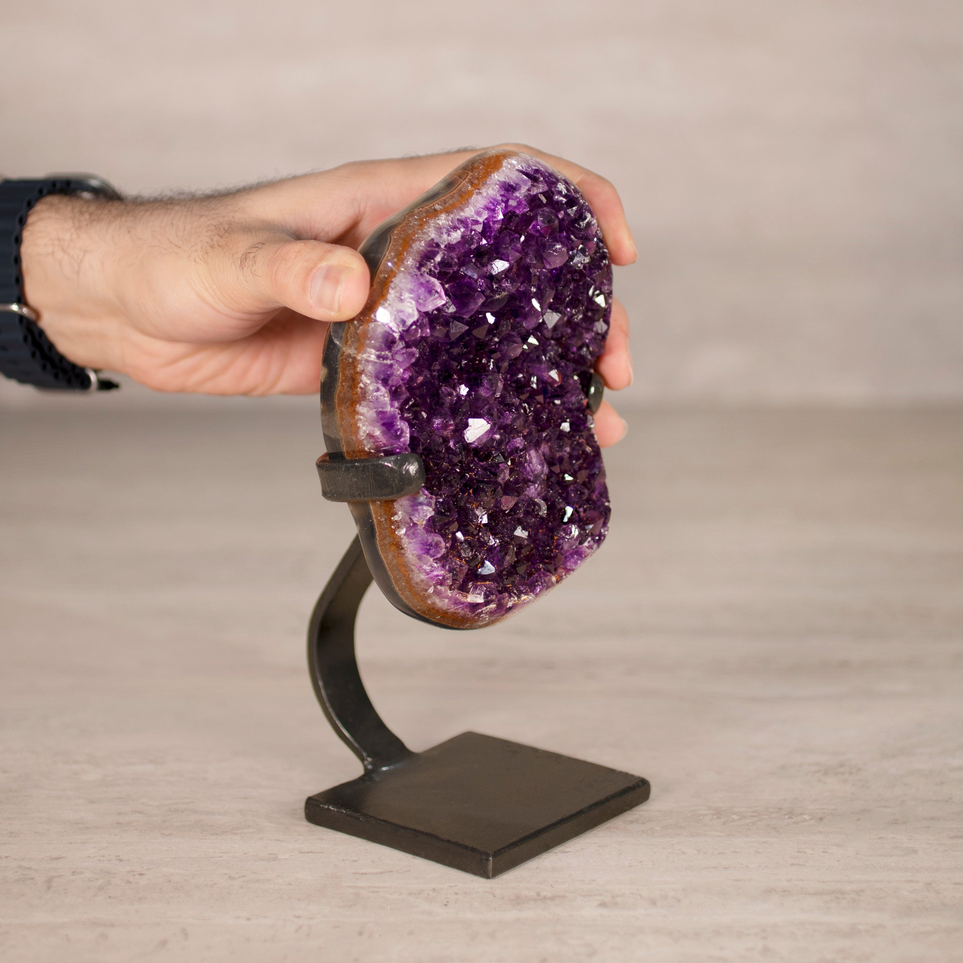 Kalifano Amethyst Amethyst Geode on Custom Stand from Uruguay - 8.5 in / 3 lbs UAG1500.031