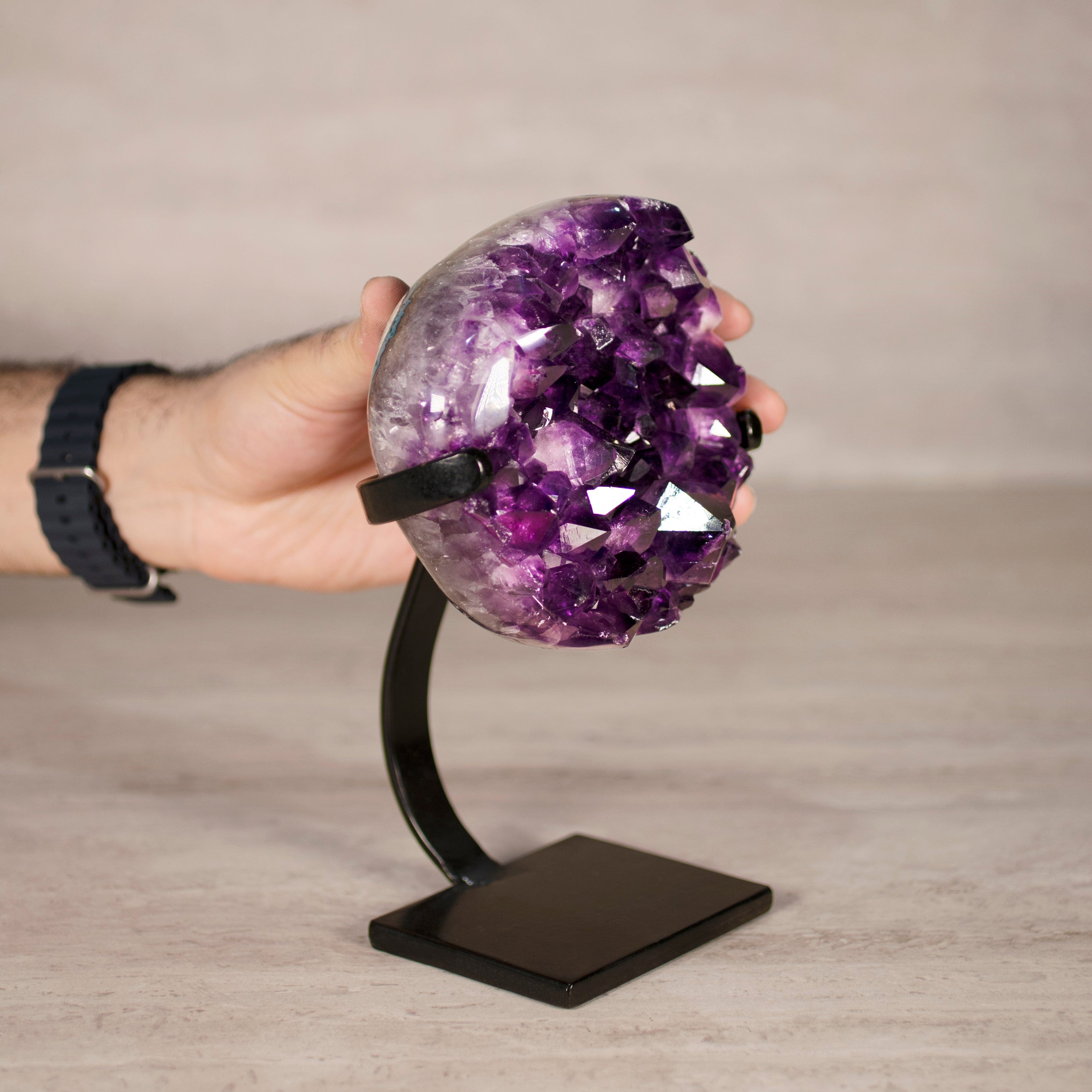 Kalifano Amethyst Amethyst Geode on Custom Stand from Uruguay - 8.5 in / 4.5 lbs UAG2000.022