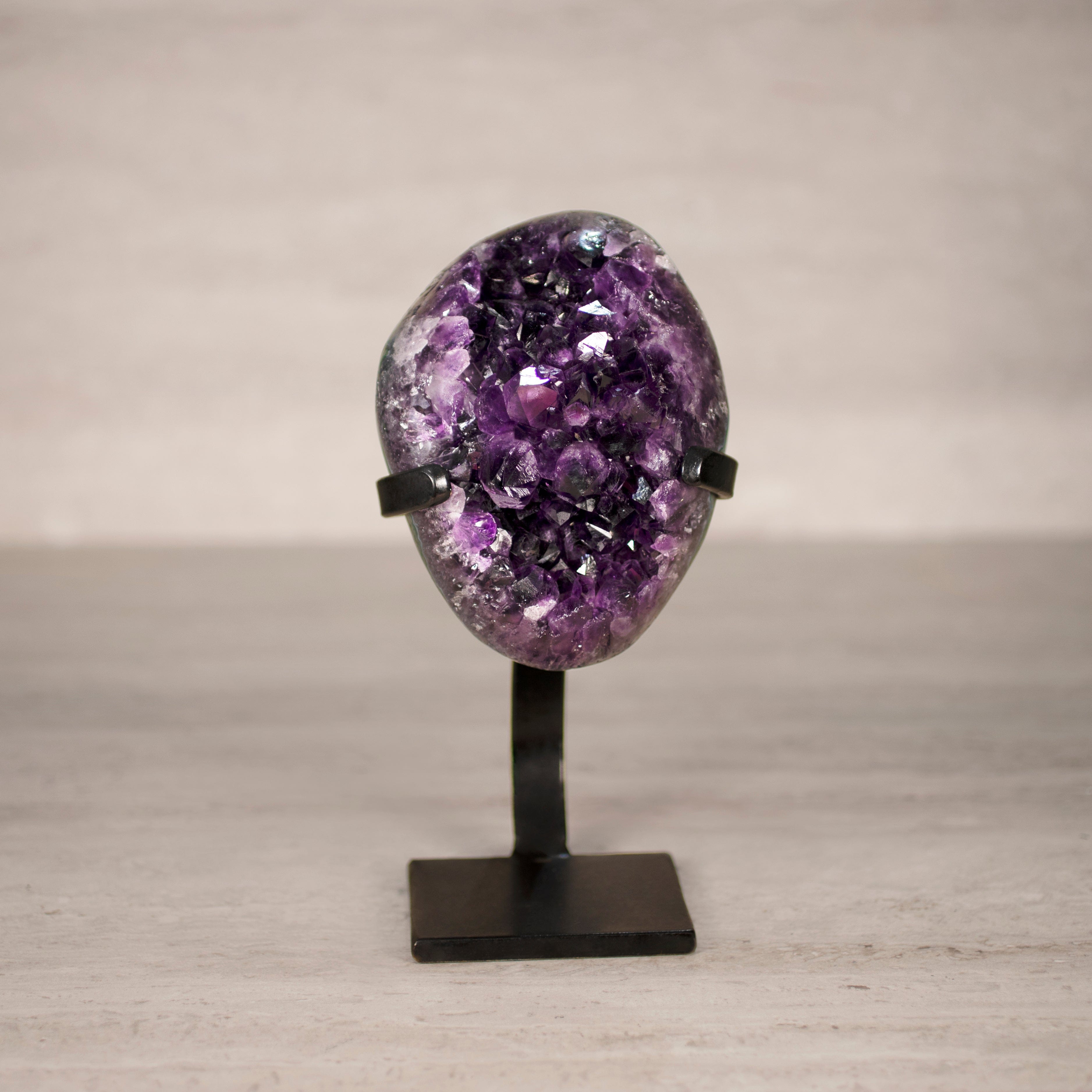 Kalifano Amethyst Amethyst Geode on Custom Stand from Uruguay - 8.5 in / 4.5 lbs UAG2100.022