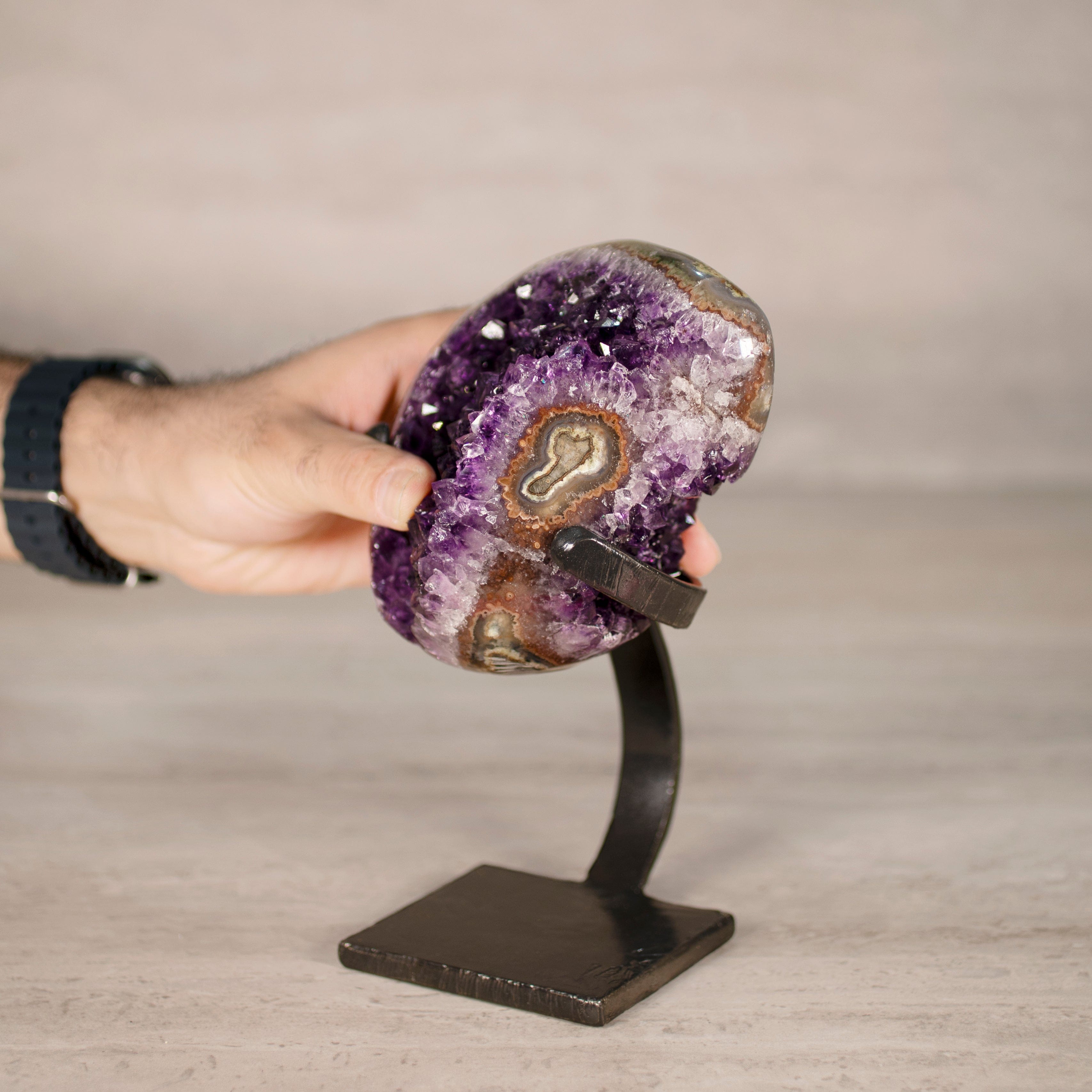 Kalifano Amethyst Amethyst Geode on Custom Stand from Uruguay - 8 in / 4 lbs UAG1900.013