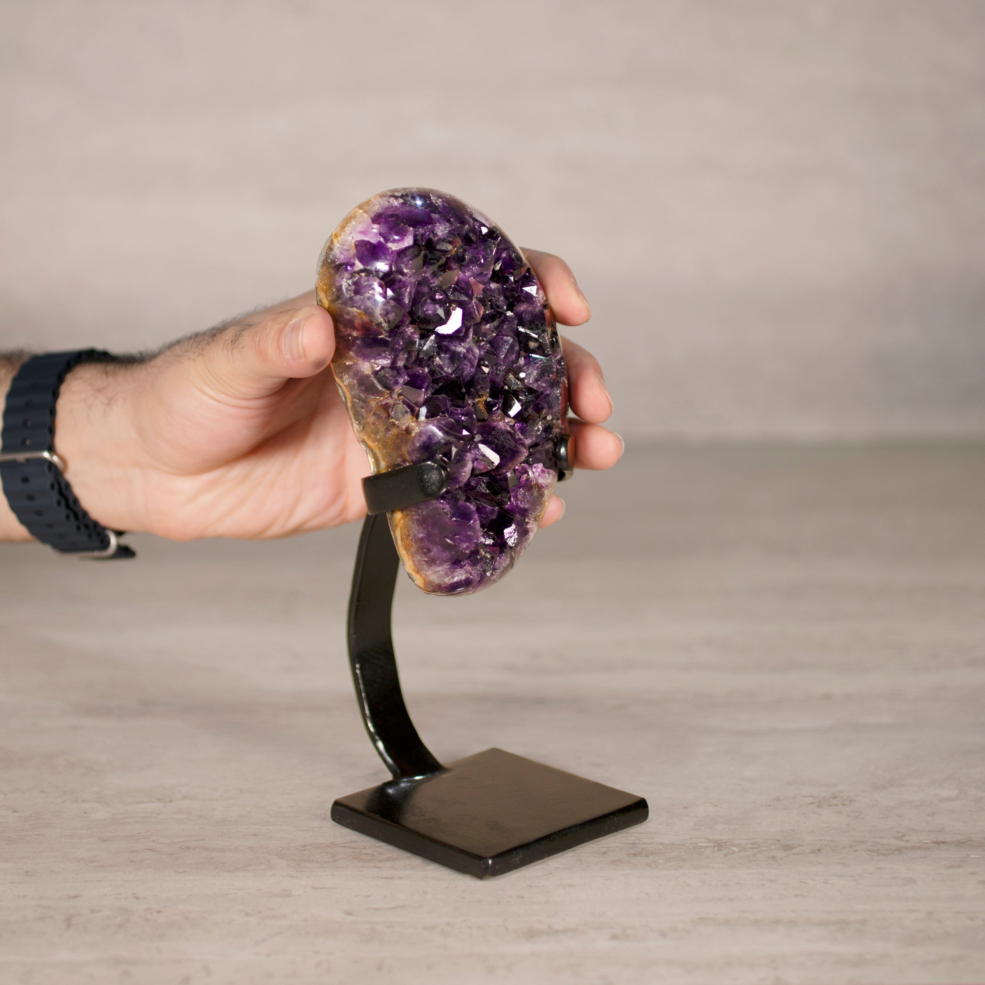 Kalifano Amethyst Amethyst Geode on Custom Stand from Uruguay - 9.5 in / 2.5 lbs UAG1200.052