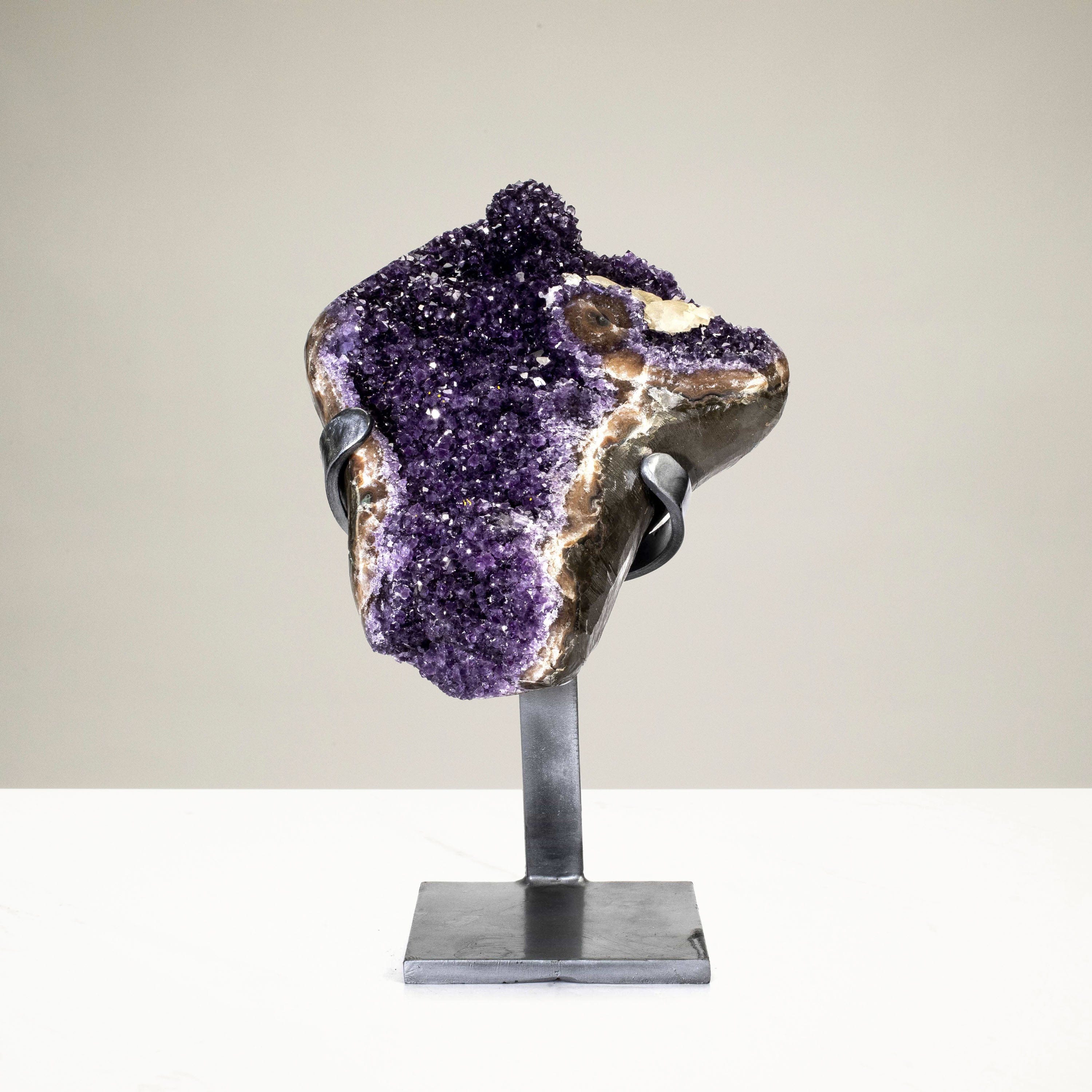 Kalifano Amethyst Uruguayan Amethyst Geode on Custom Stand - 25.8 lbs / 16 in. UAG5600.001