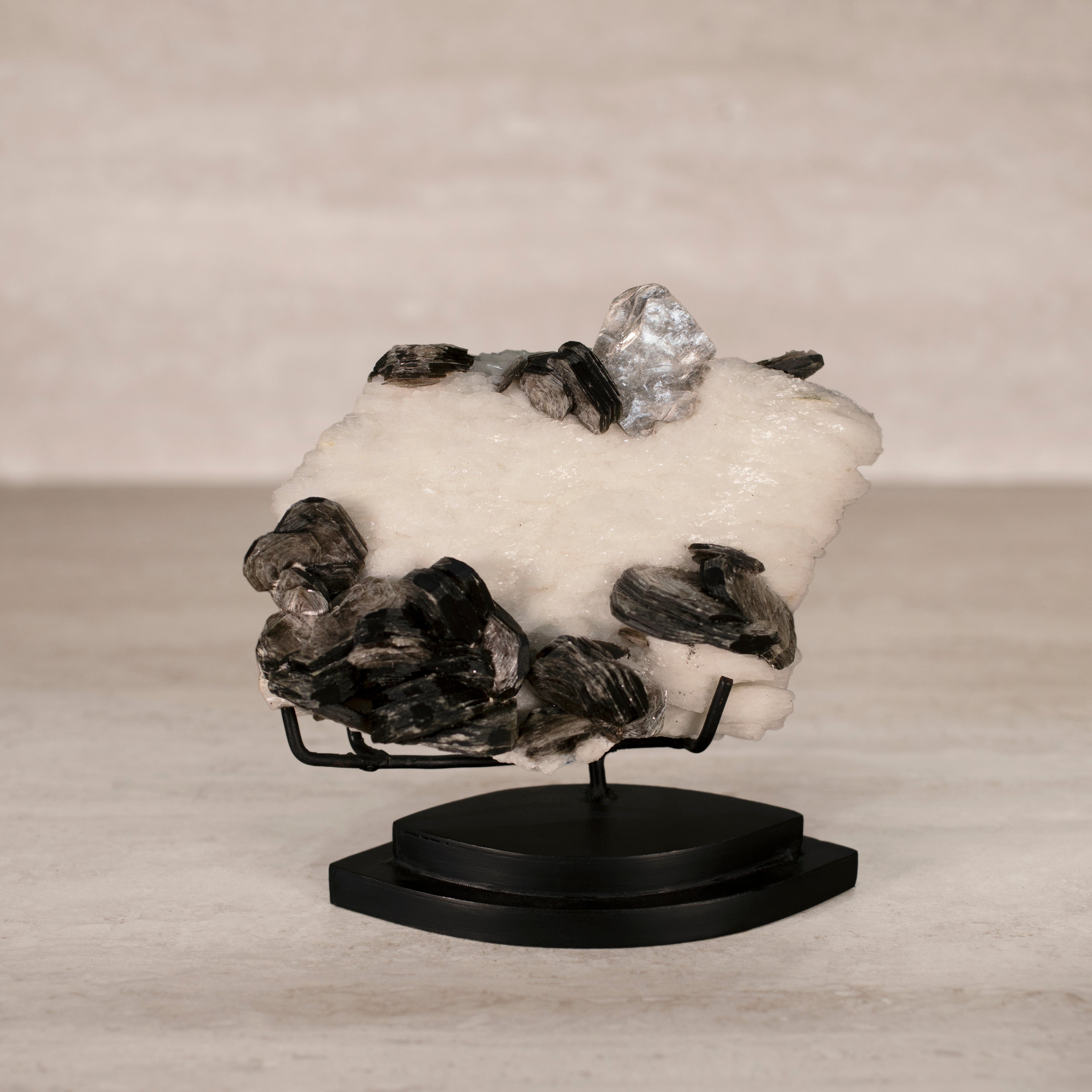 KALIFANO Apophyllite & Mica Natural Brazilian Apophyllite & Mica on Custom Stand - 6.5" / 920 g APE9500.002
