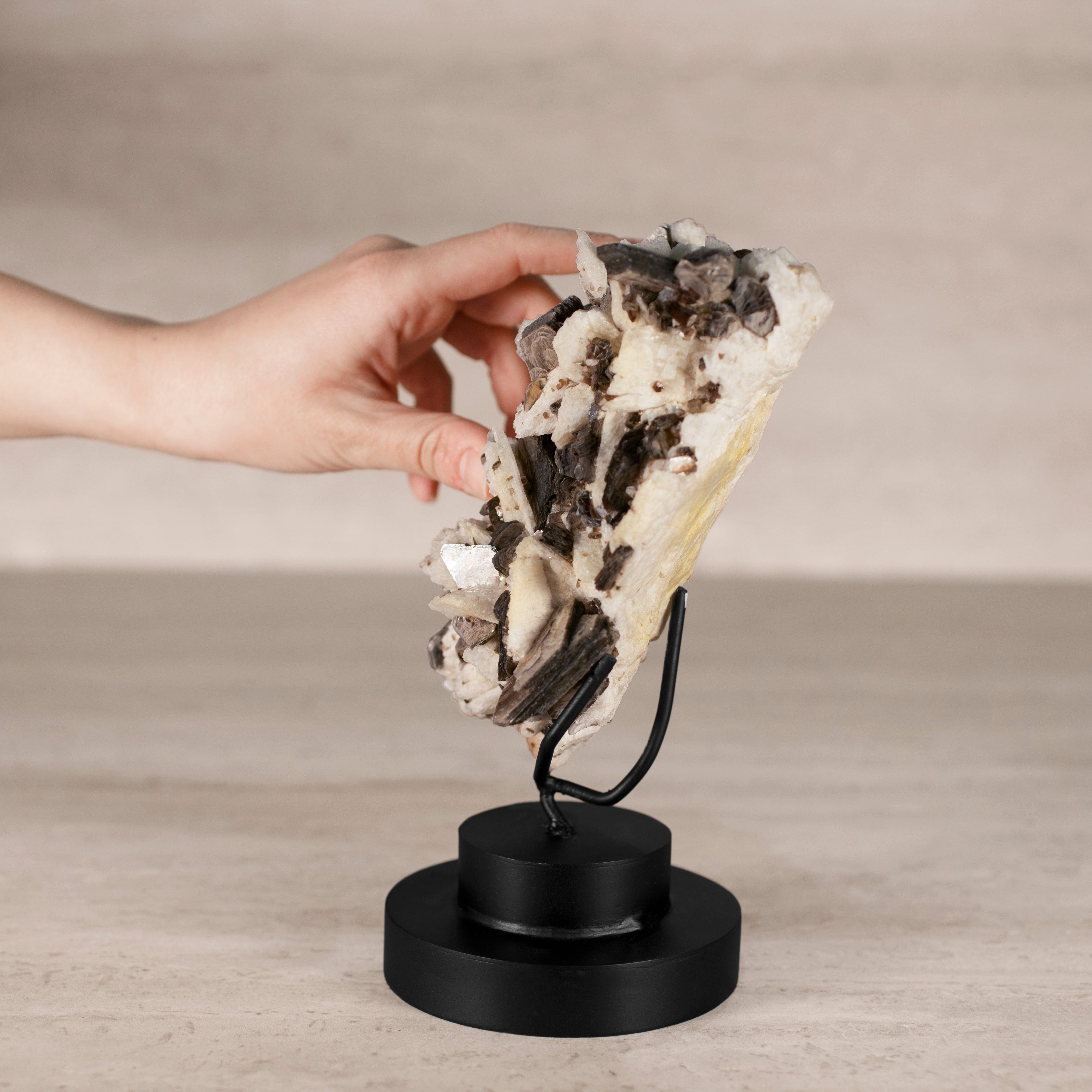 KALIFANO Apophyllite & Mica Natural Brazilian Apophyllite & Mica on Custom Stand - 8.5" / 1,180 g APE9500.001