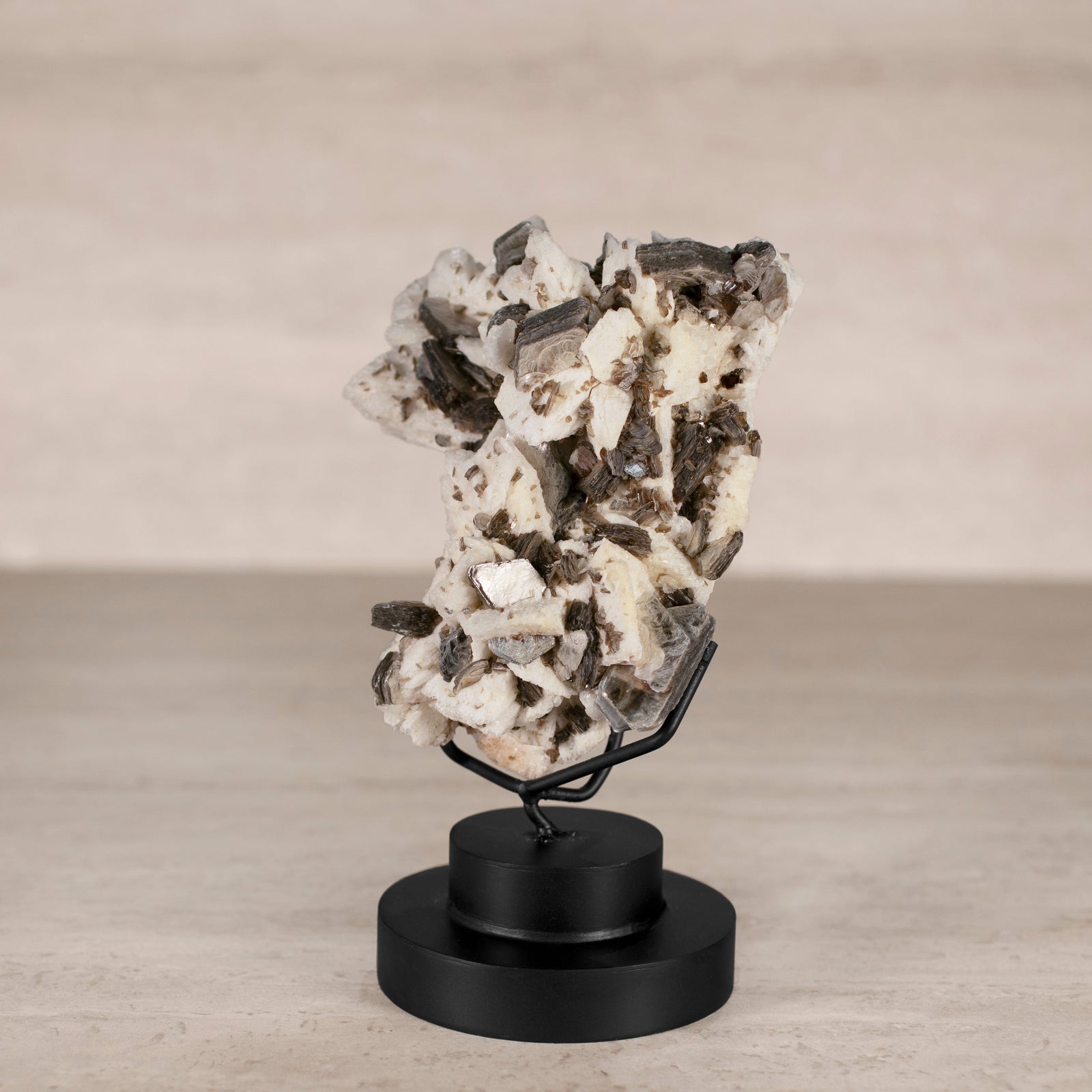 KALIFANO Apophyllite & Mica Natural Brazilian Apophyllite & Mica on Custom Stand - 8.5" / 1,180 g APE9500.001