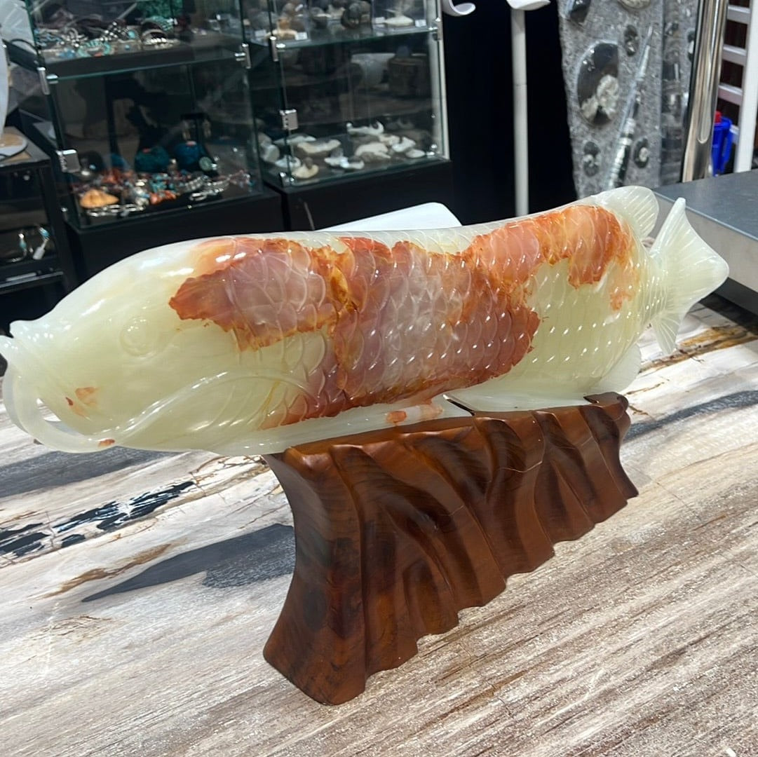 Kalifano Crystal Carving Beautiful Fish Crystal Carving - A Symbol of Abundance and Prosperity CV4800-FIS