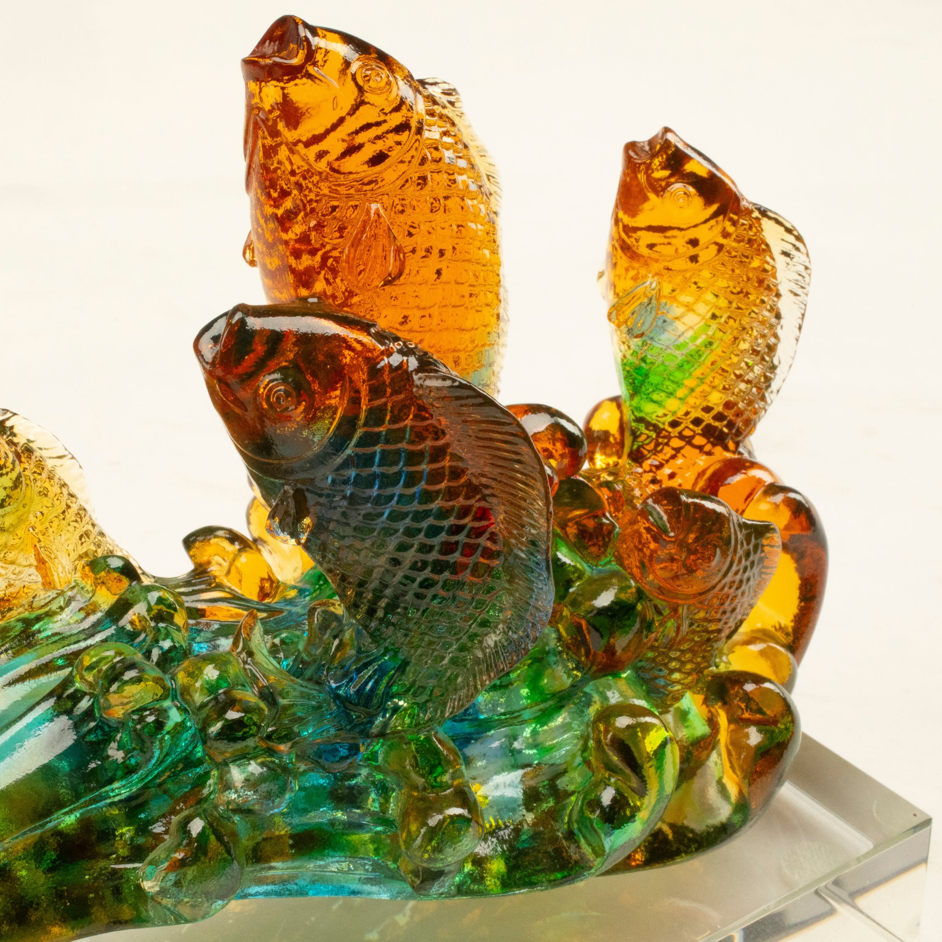 Kalifano Crystal Carving Glorious Fish Stream Crystal Carving - A Symbol of Abundance and Prosperity CR330-RUI