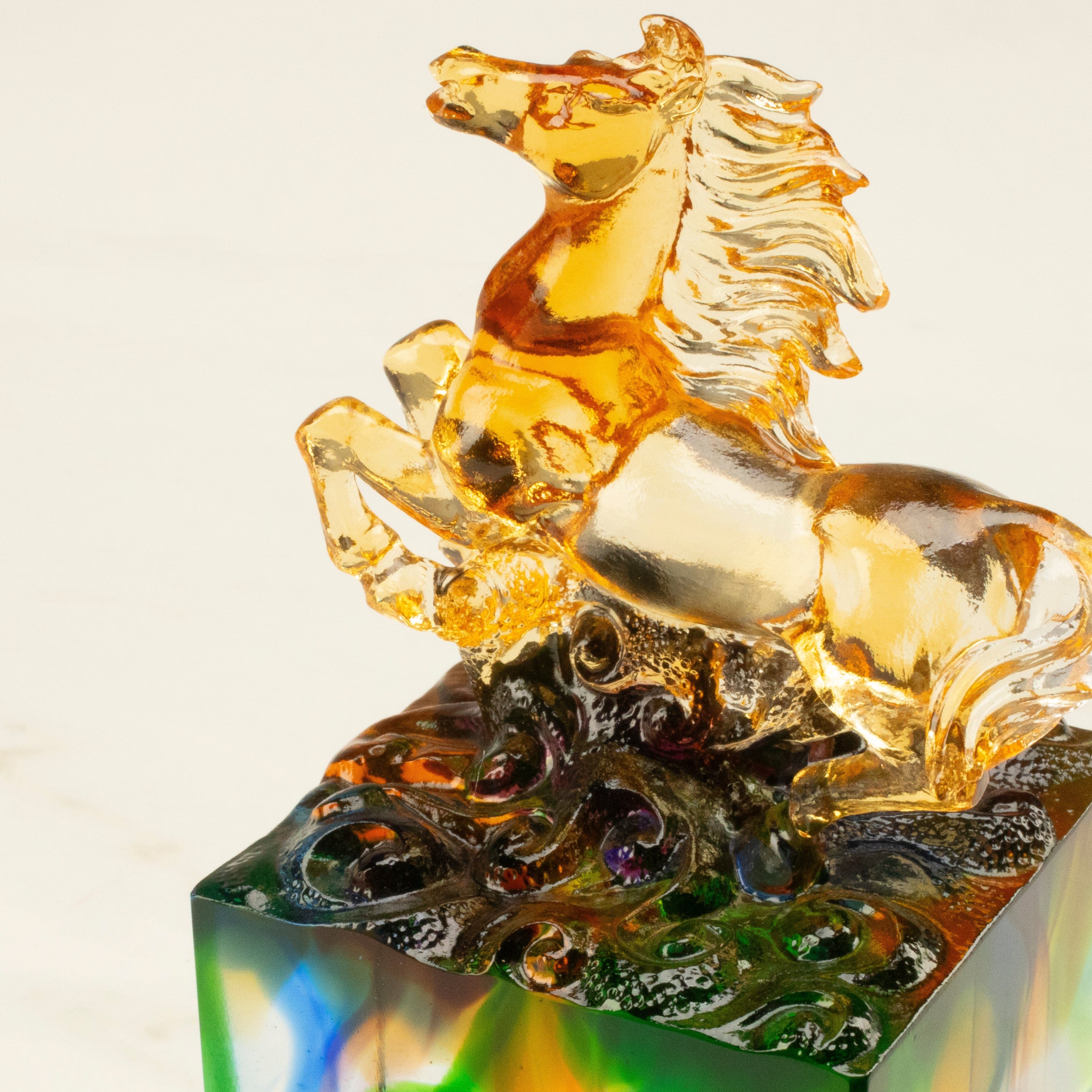 Kalifano Crystal Carving Graceful Horse Crystal Carving with Detachable Base - A Symbol of Freedom and Action CRZ120-HOR