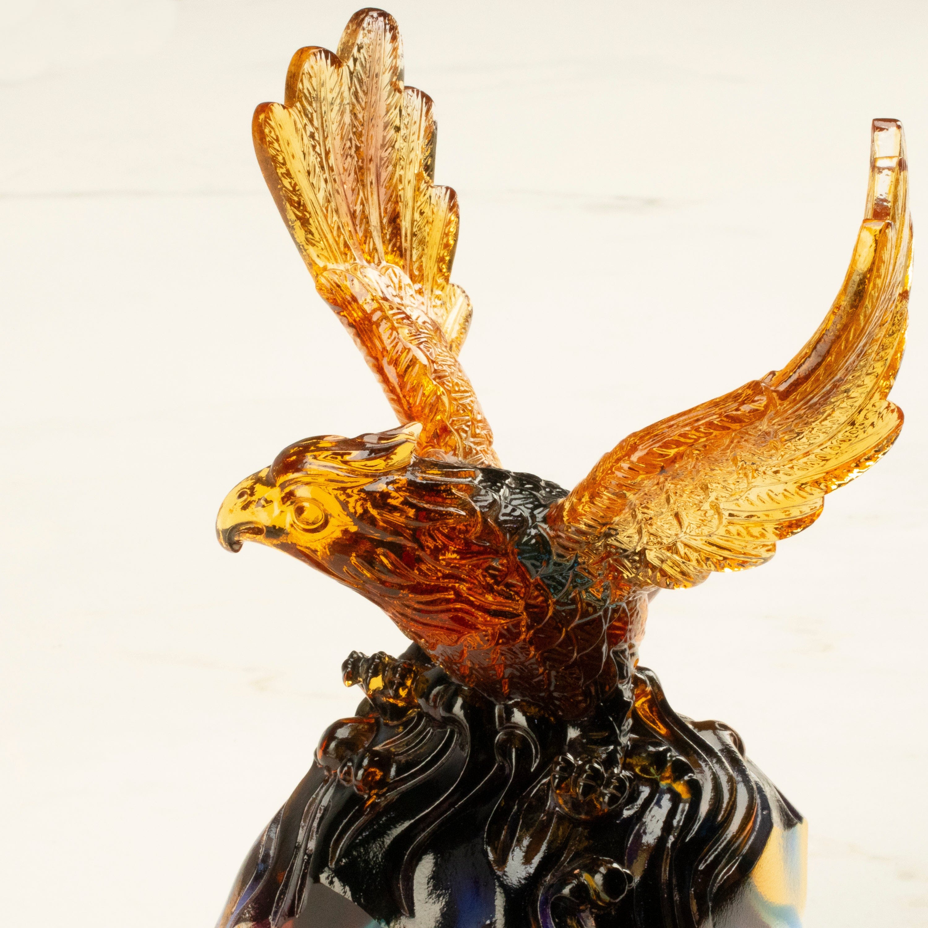 Kalifano Crystal Carving Majestic Eagle Crystal Carving - A Symbol of Freedom and Independence CR230-EAG